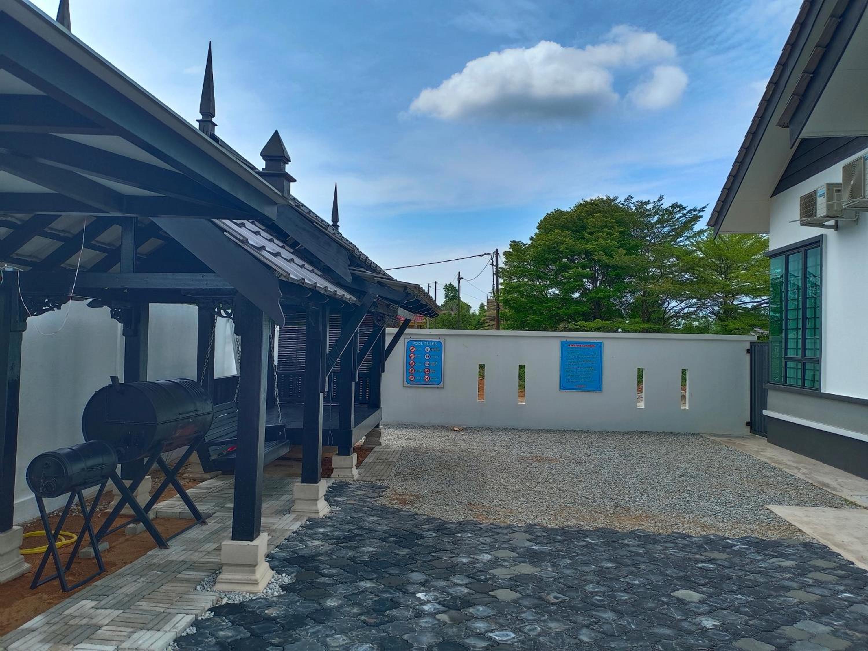 Homestay Villa H with POOL photo 7