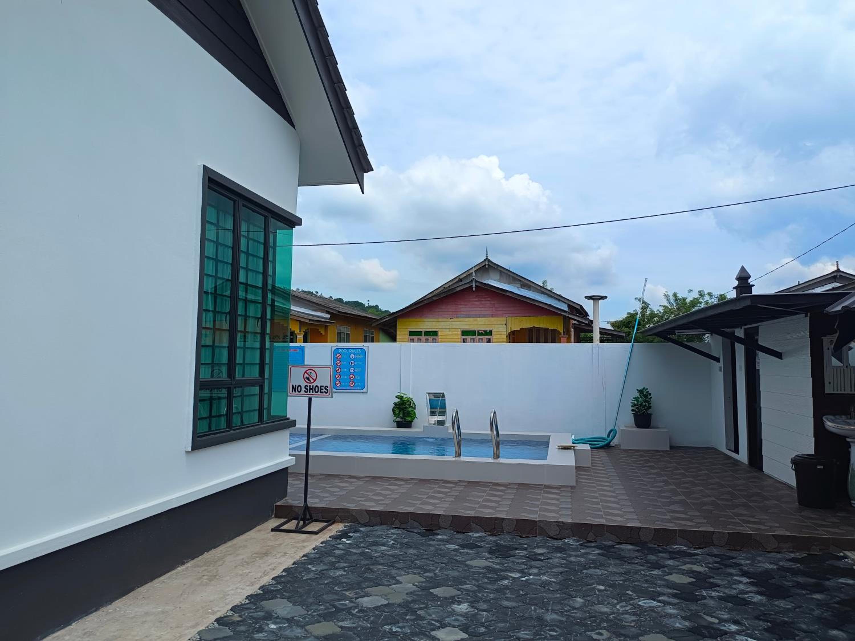 Homestay Villa H with POOL photo 6