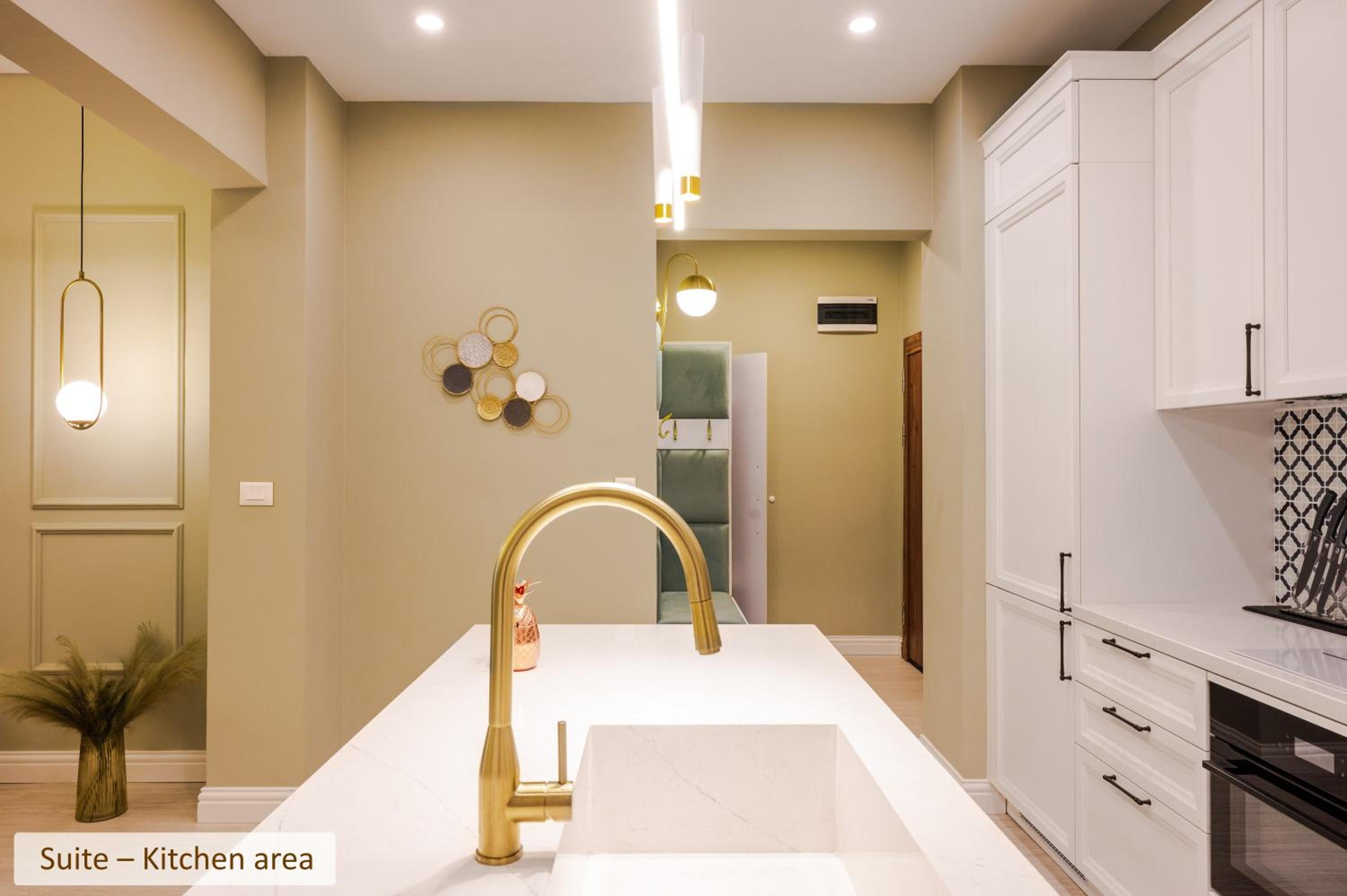 Super Central Stylish Suite & Studio with Shared Terrace by Flat Mаnager