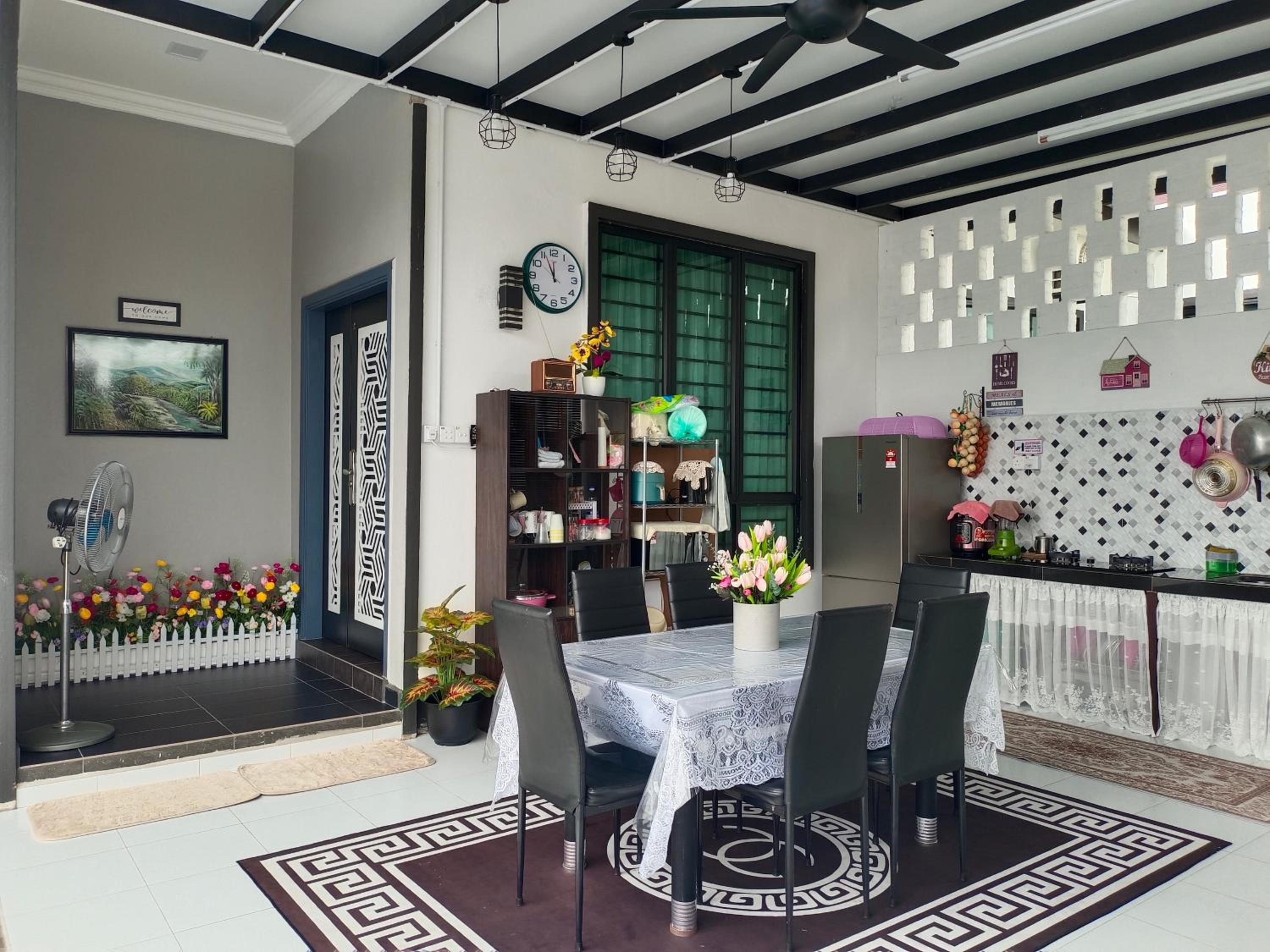 Homestay Villa H with POOL