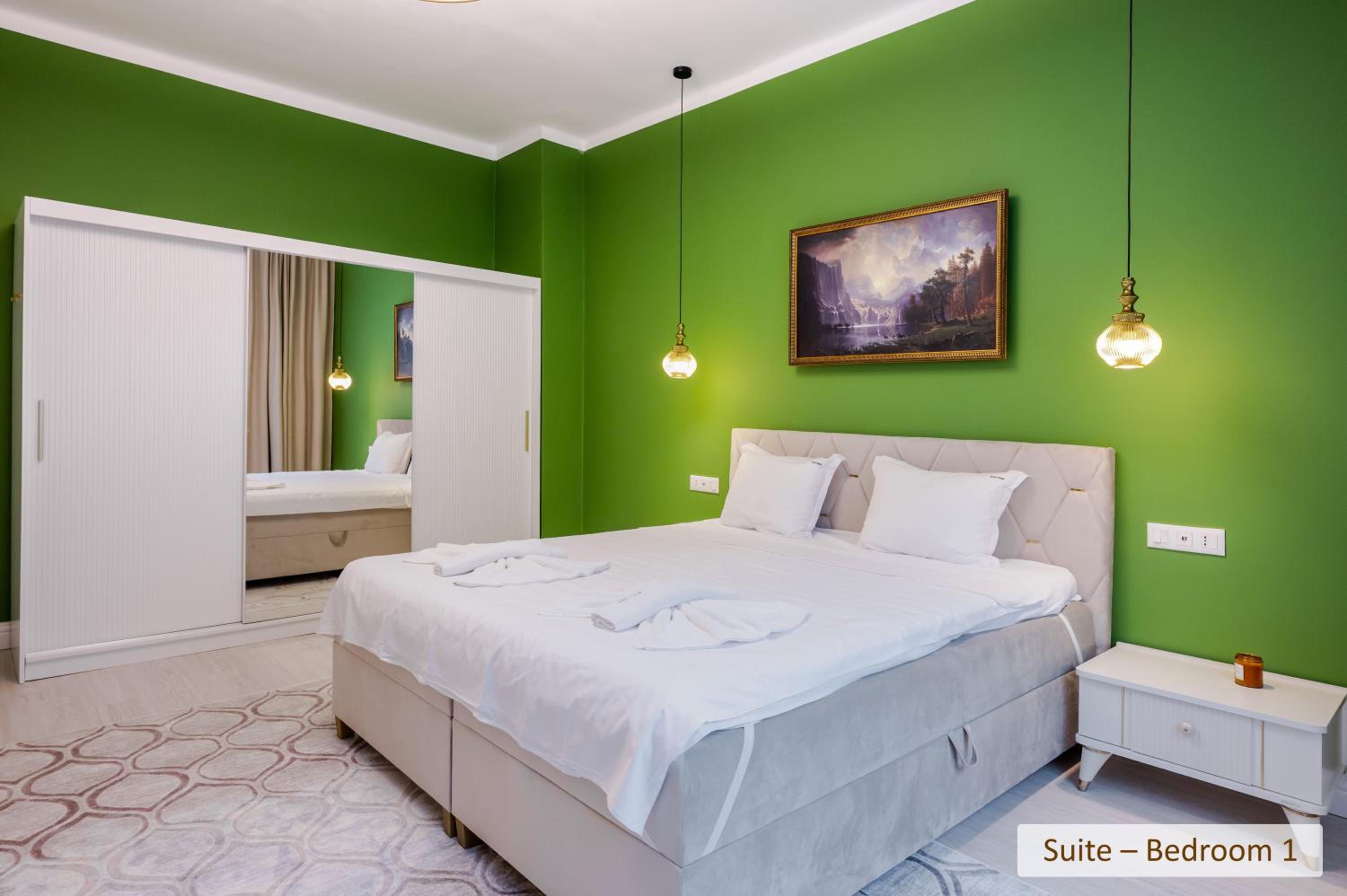 Super Central Stylish Suite & Studio with Shared Terrace by Flat Mаnager