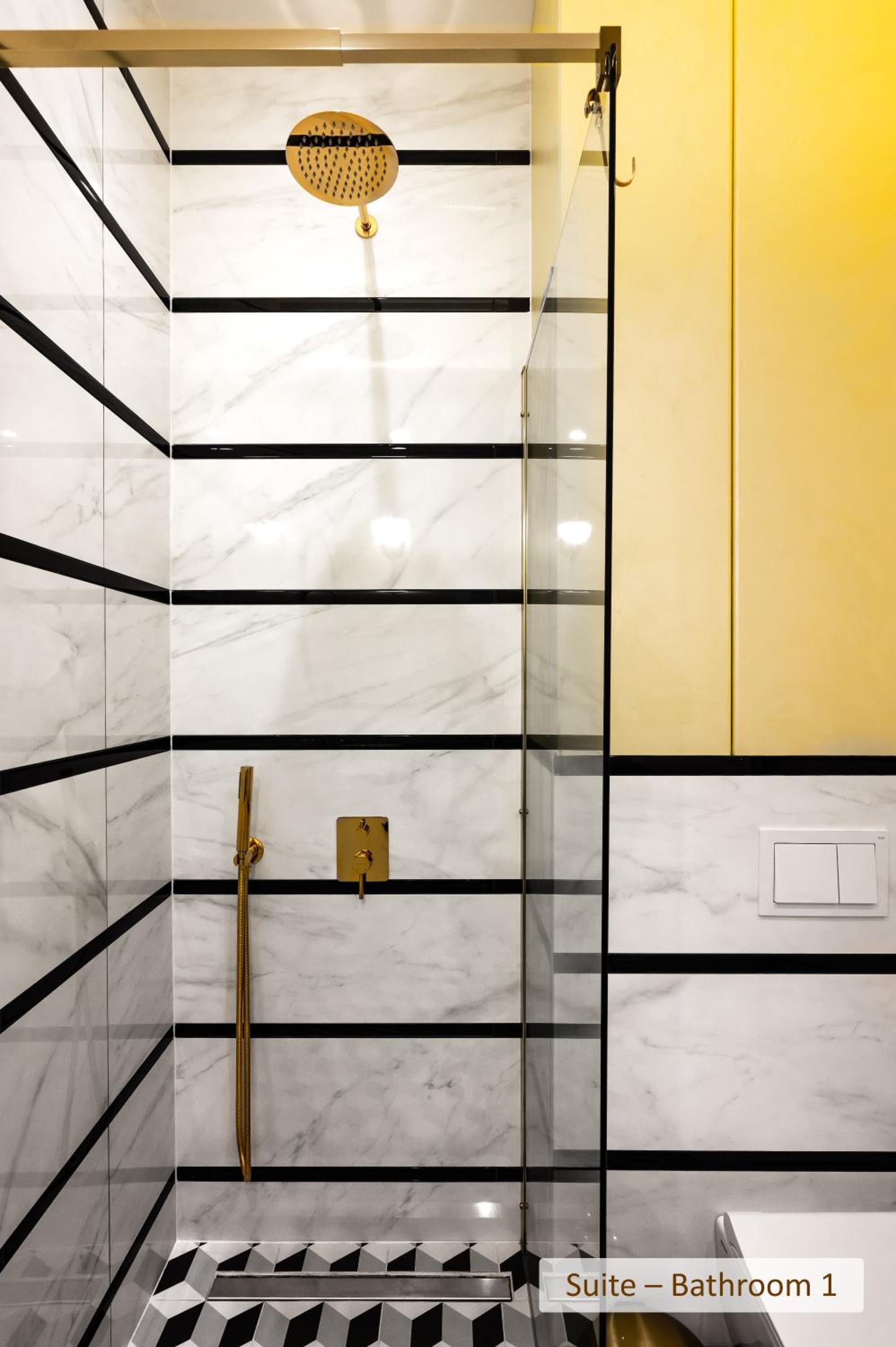 Super Central Stylish Suite & Studio with Shared Terrace by Flat Mаnager