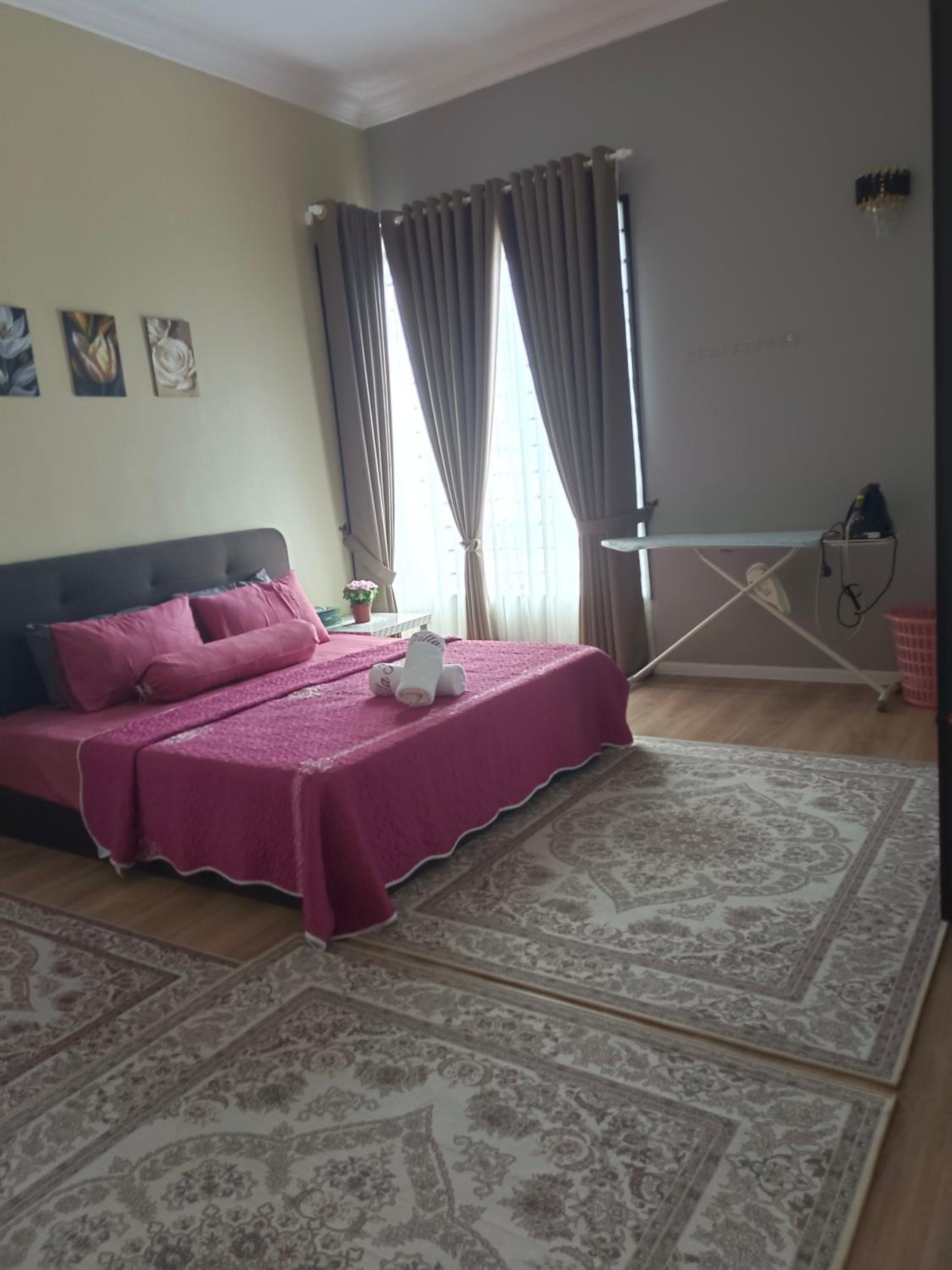 Homestay Villa H with POOL photo 2