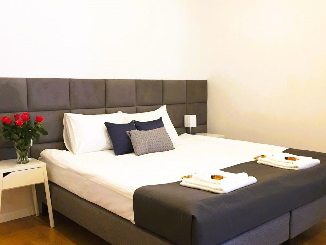 Vista Residence Airport - Free Underground Parking - Close to Airport - Self Check-in view 5