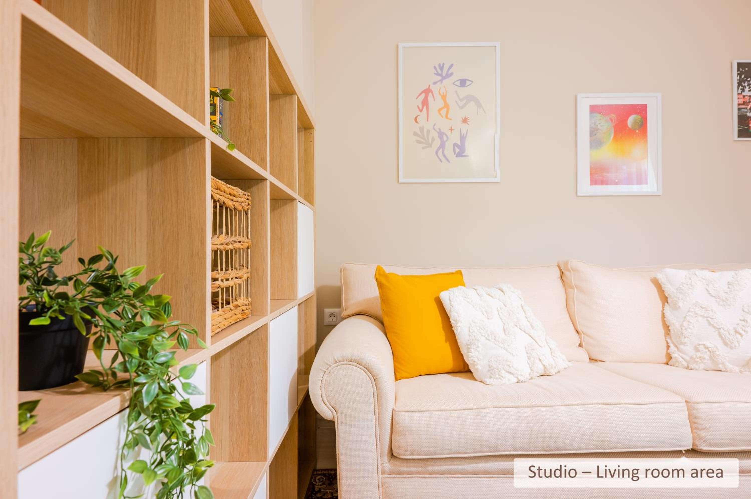 Super Central Stylish Suite & Studio with Shared Terrace by Flat Mаnager