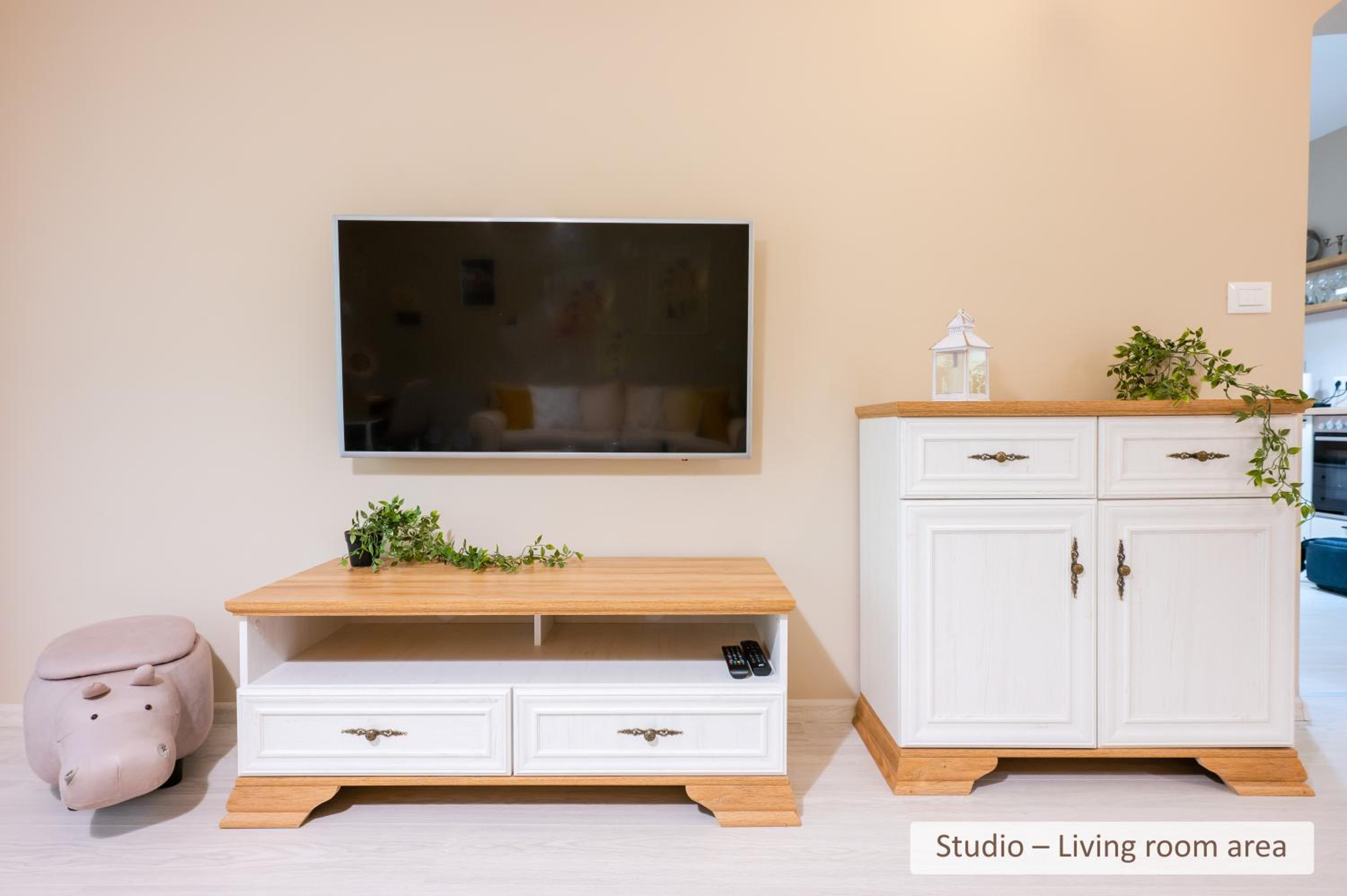 Super Central Stylish Suite & Studio with Shared Terrace by Flat Mаnager