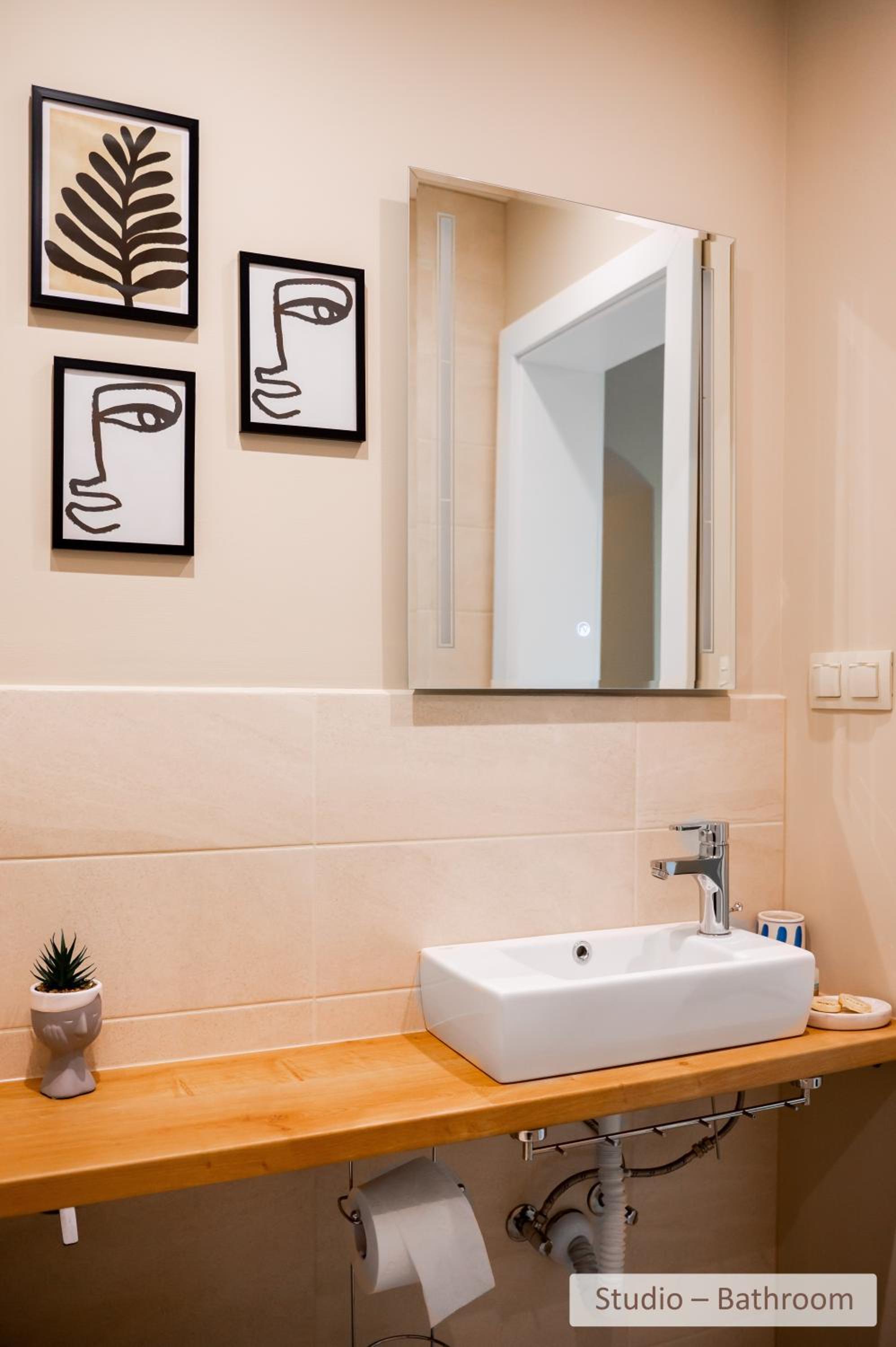 Super Central Stylish Suite & Studio with Shared Terrace by Flat Mаnager