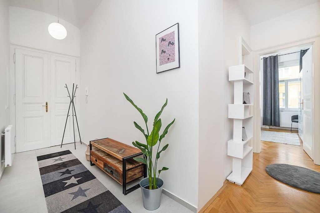 Stylish Flat with Terrace and AC
