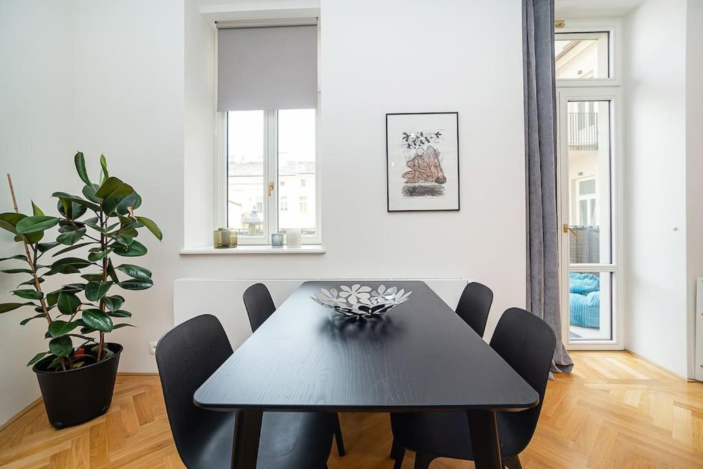 Stylish Flat with Terrace and AC