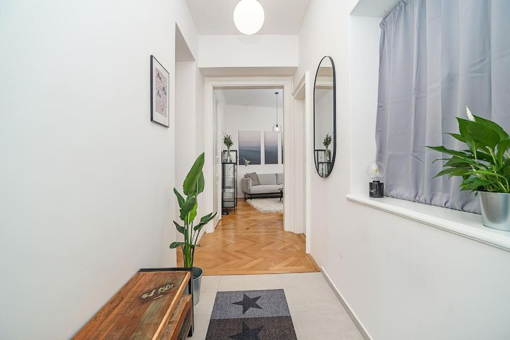 Stylish Flat with Terrace and AC
