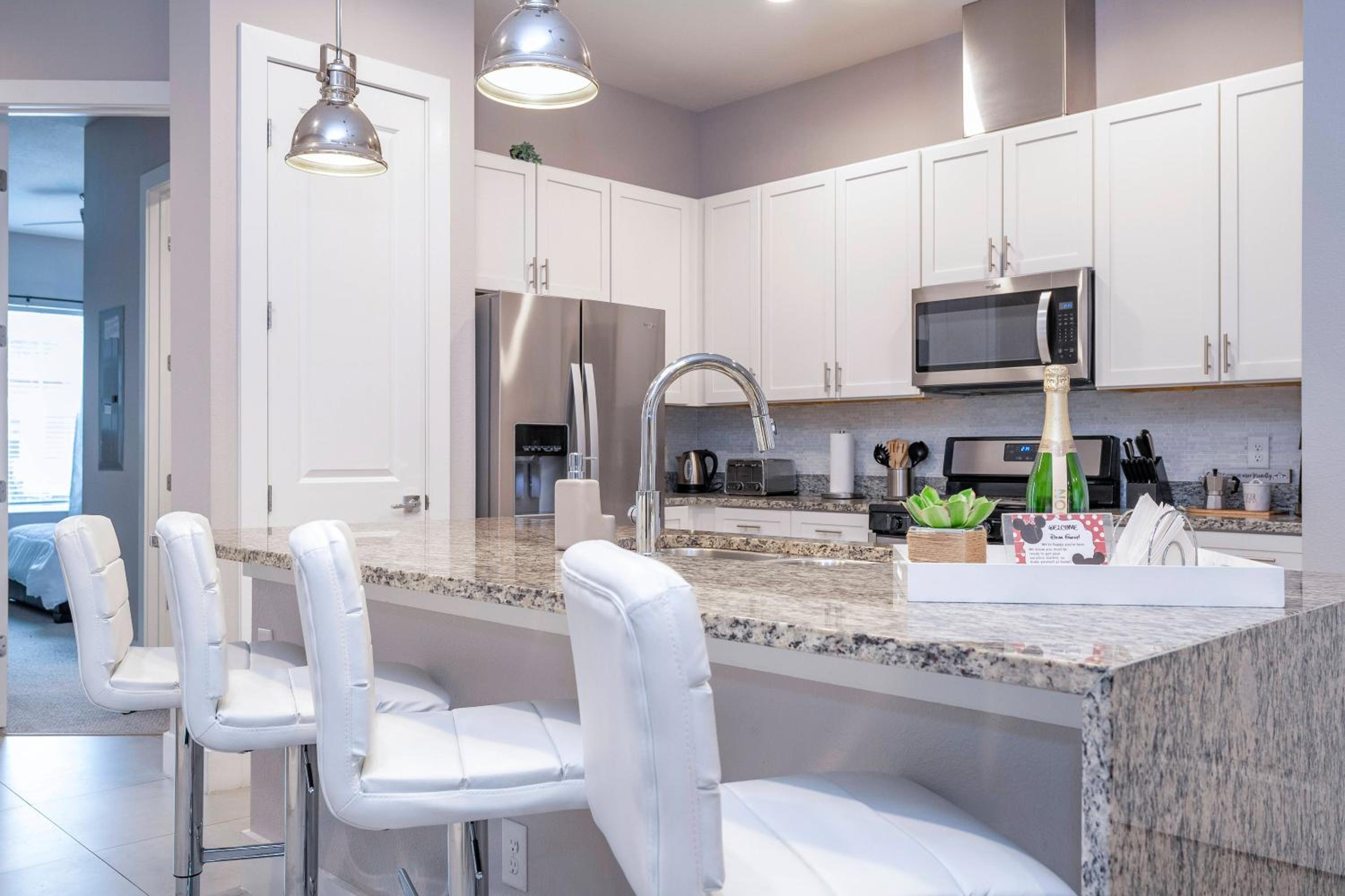 Gorgeous NEW 4 Beds Dream Villa 5 min to Disney