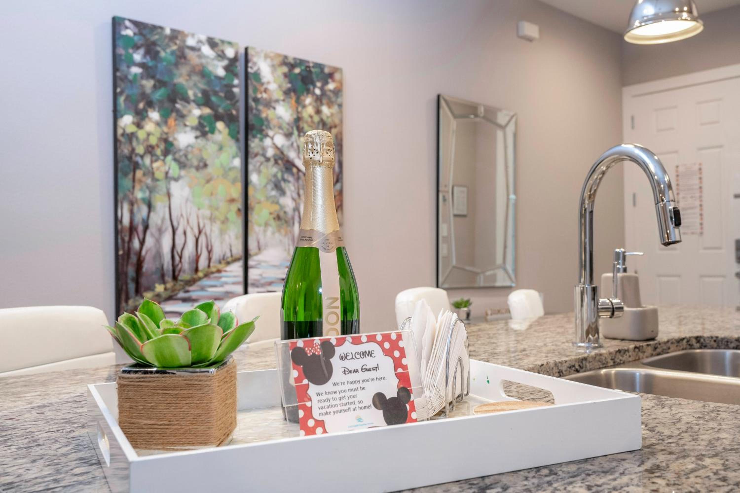 Gorgeous NEW 4 Beds Dream Villa 5 min to Disney