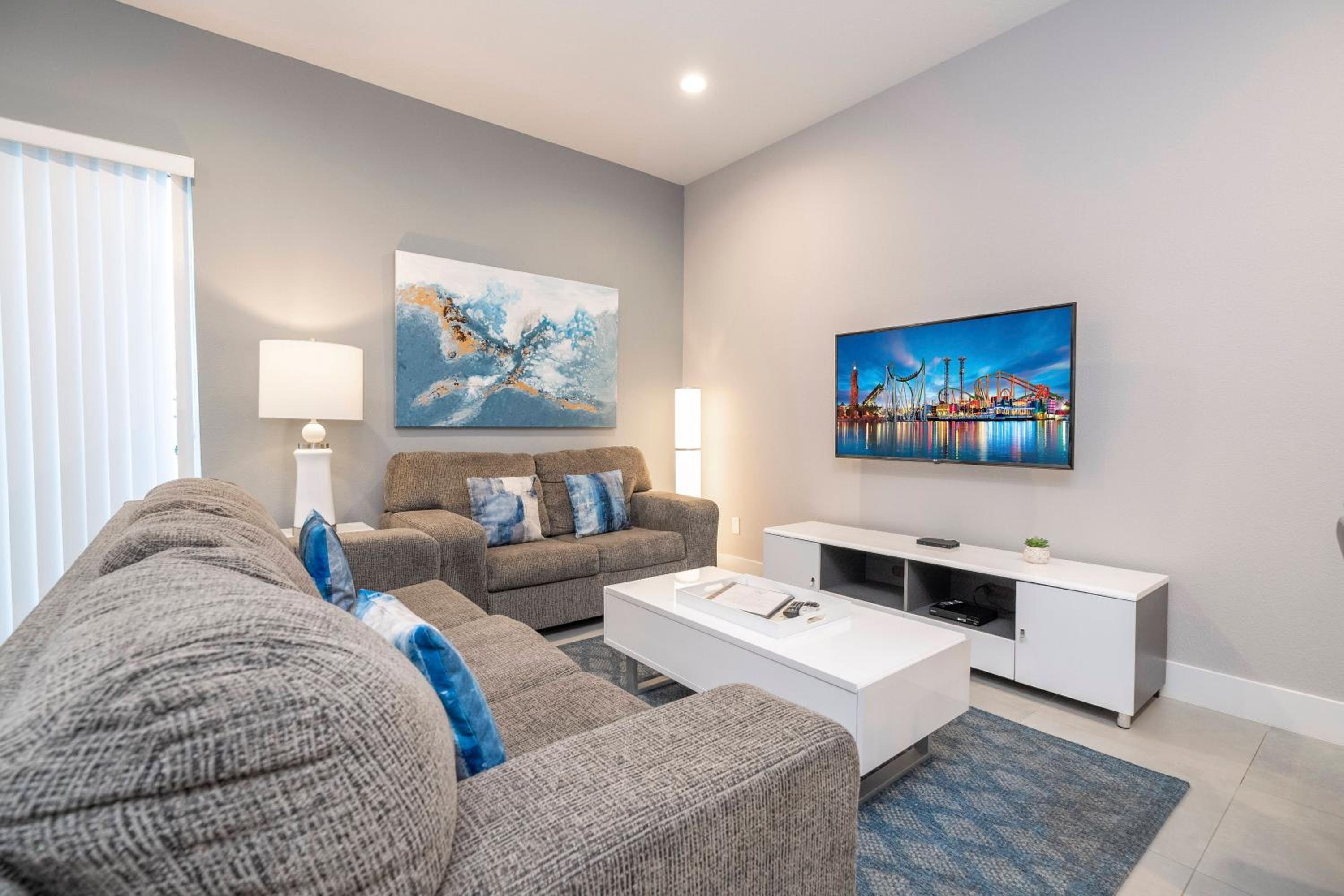 Gorgeous NEW 4 Beds Dream Villa 5 min to Disney
