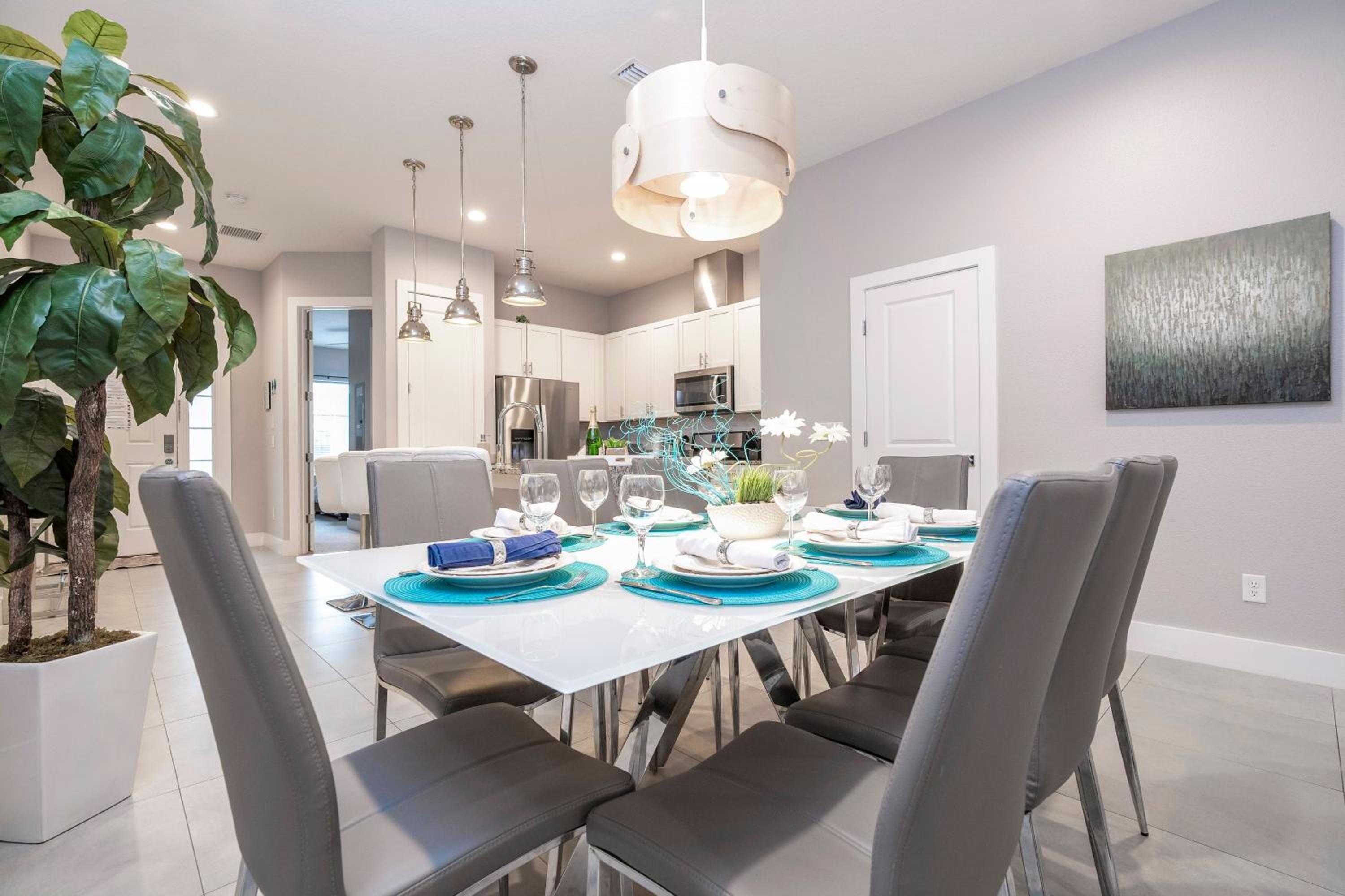 Gorgeous NEW 4 Beds Dream Villa 5 min to Disney