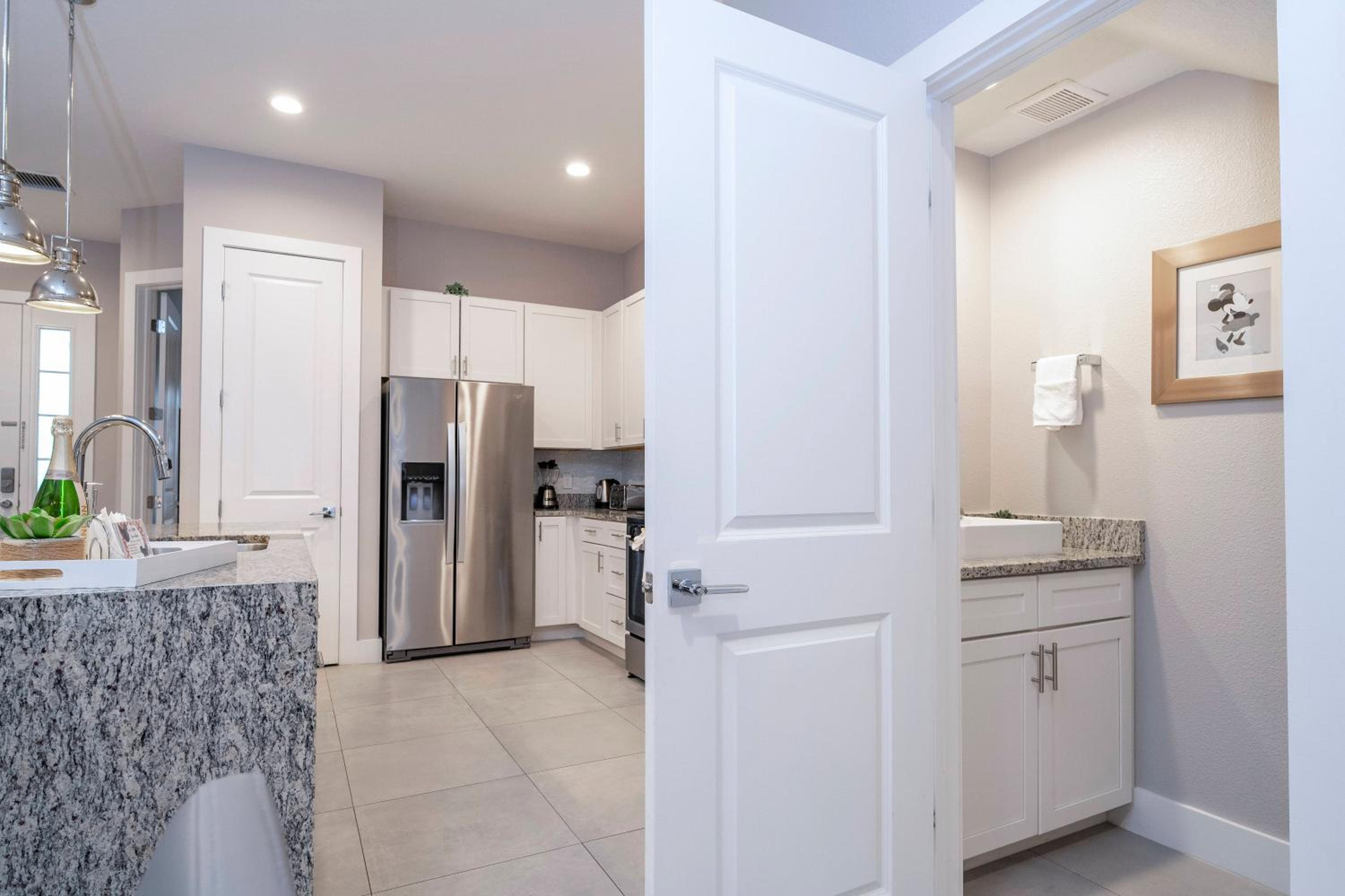 Gorgeous NEW 4 Beds Dream Villa 5 min to Disney