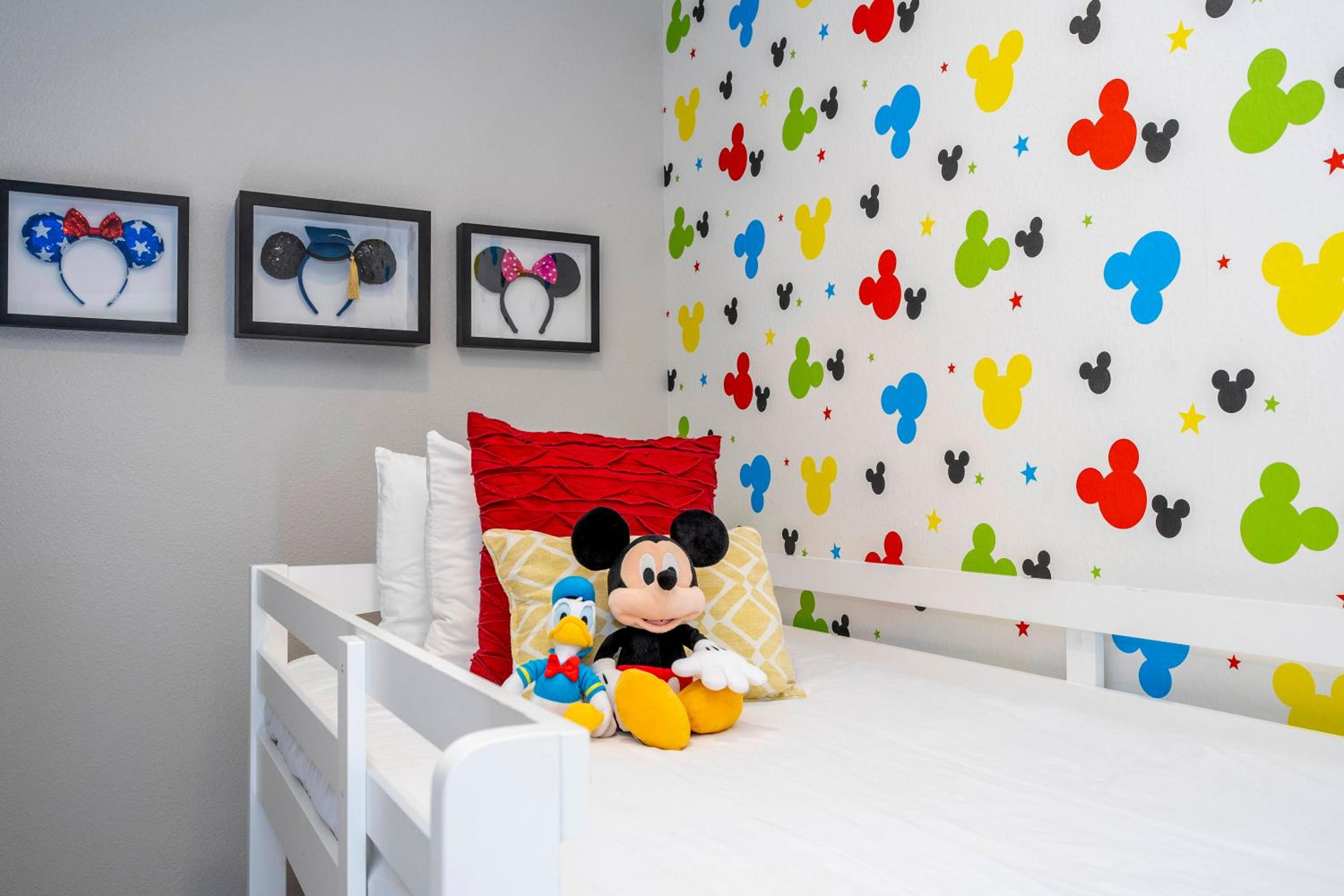 Gorgeous NEW 4 Beds Dream Villa 5 min to Disney