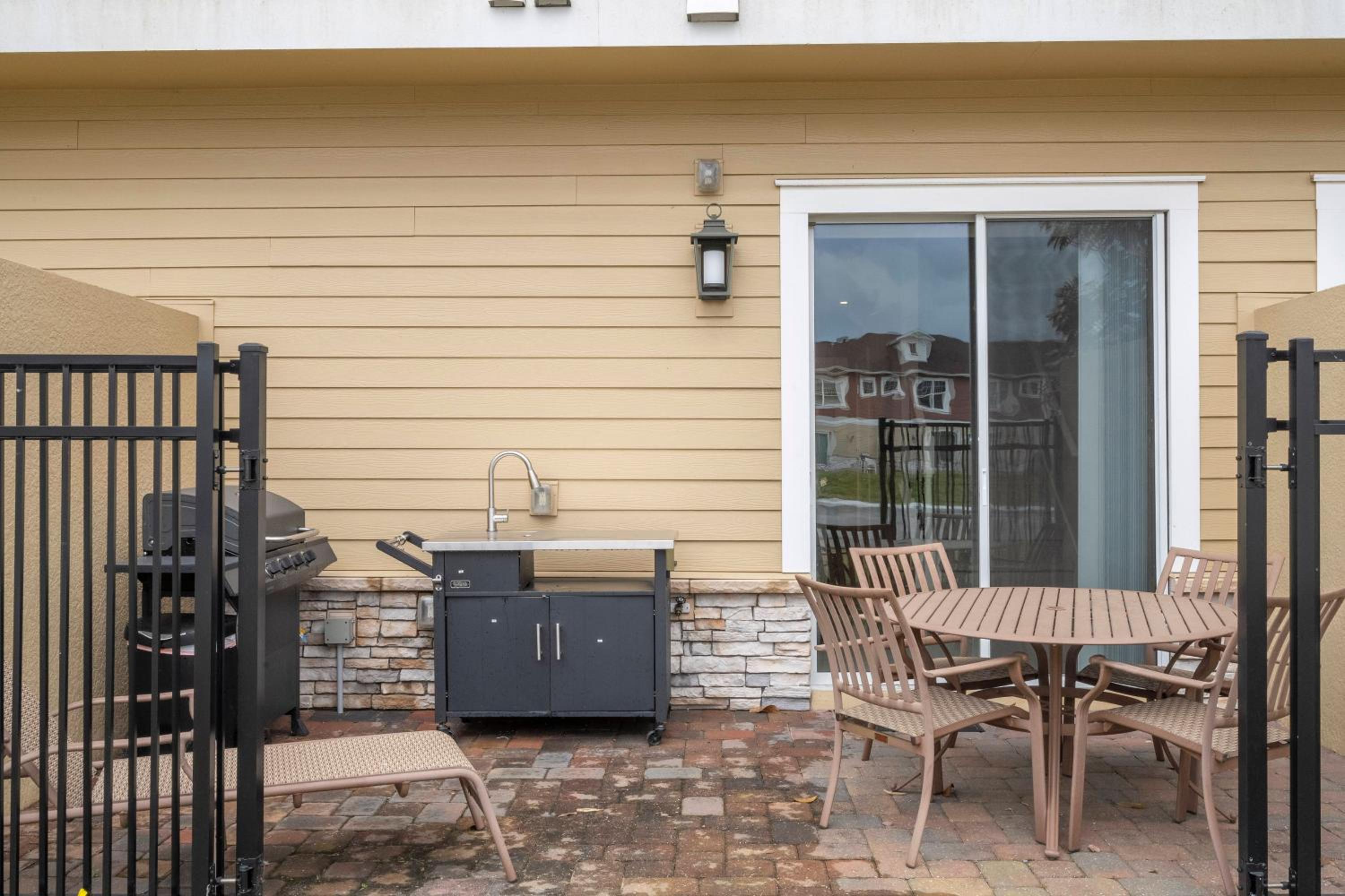 Gorgeous NEW 4 Beds Dream Villa 5 min to Disney