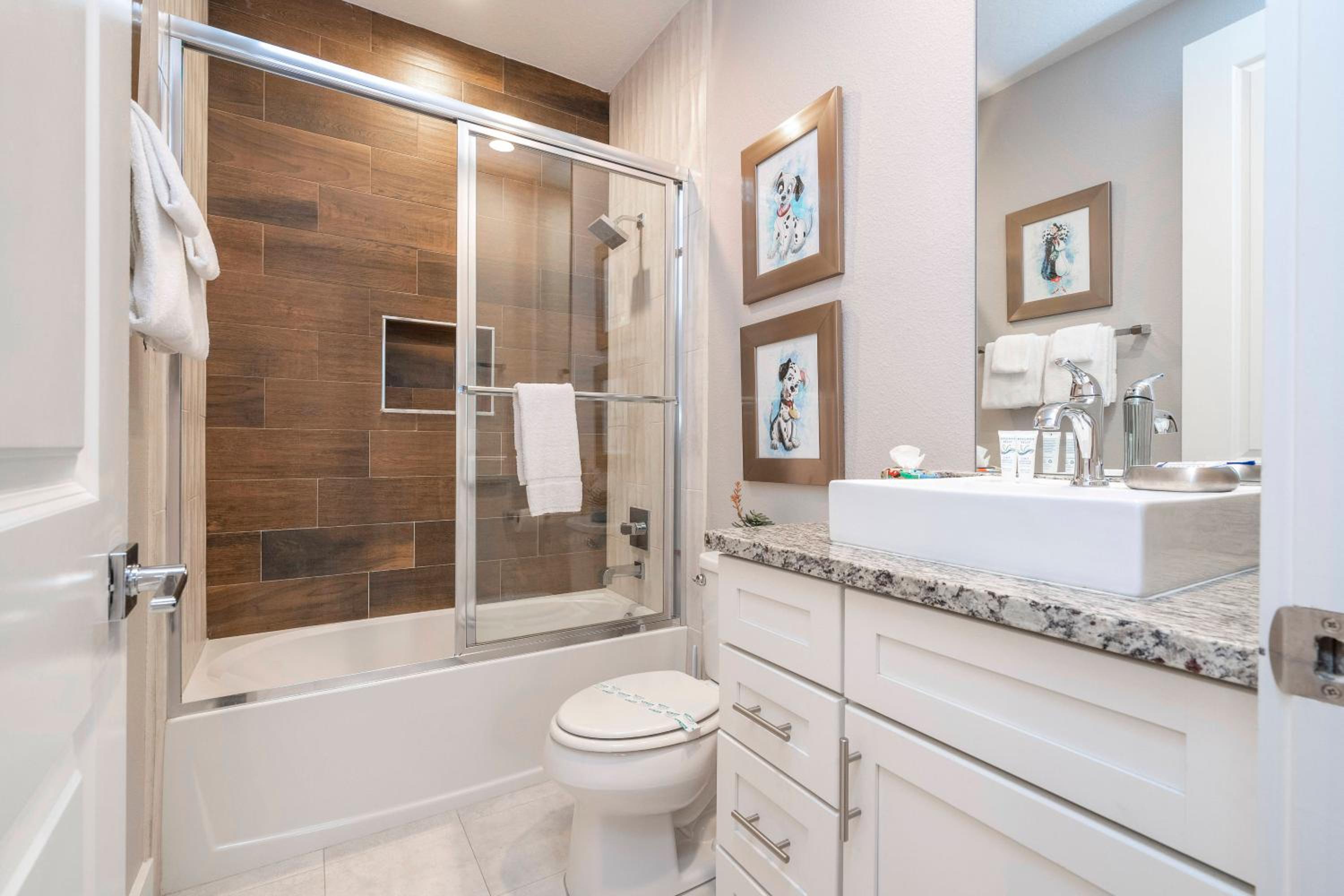 Gorgeous NEW 4 Beds Dream Villa 5 min to Disney