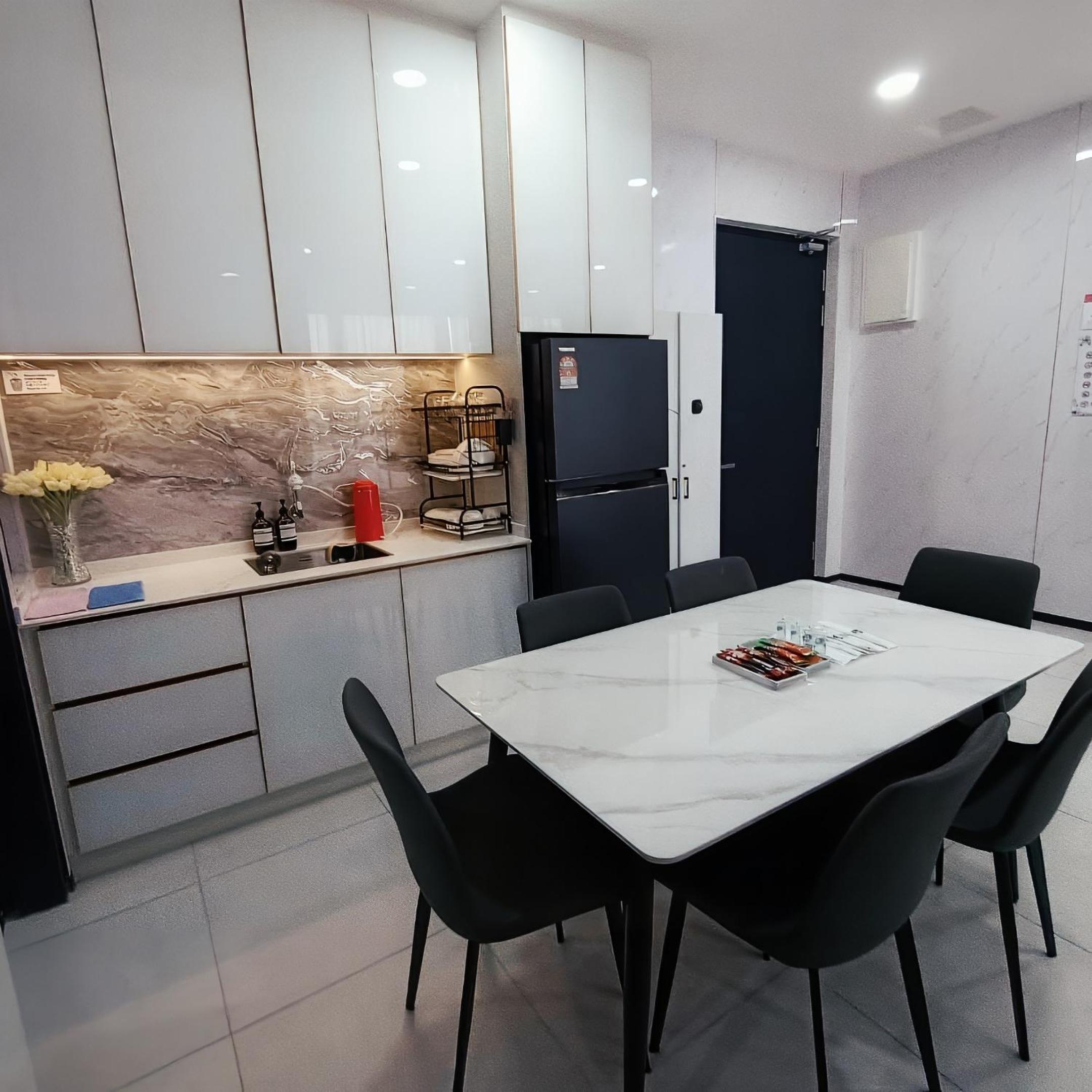 Urban Suites TWO Or THREE Bedroom Georgetown by ANC photo 2