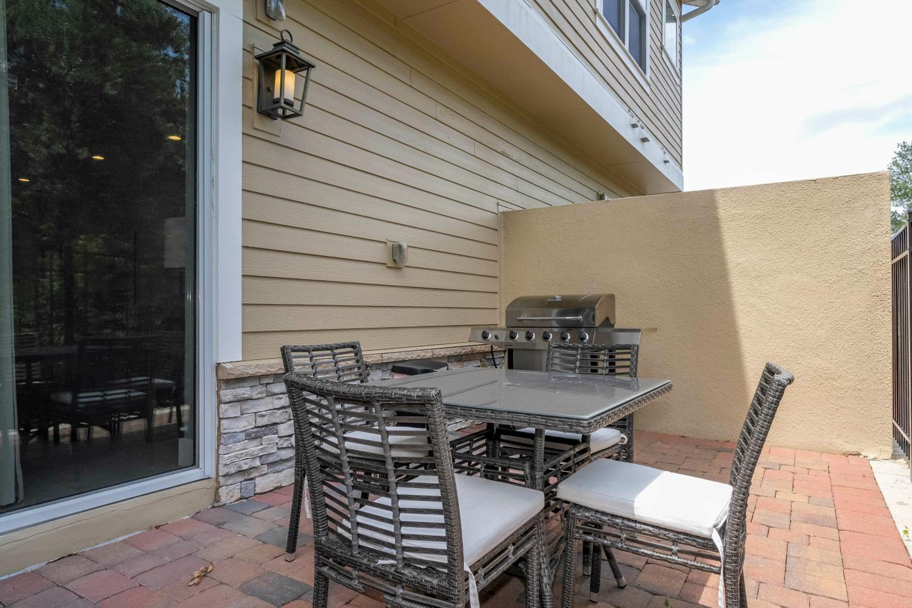 Gorgeous 4 Suites DREAM Villa 5 min to Disney