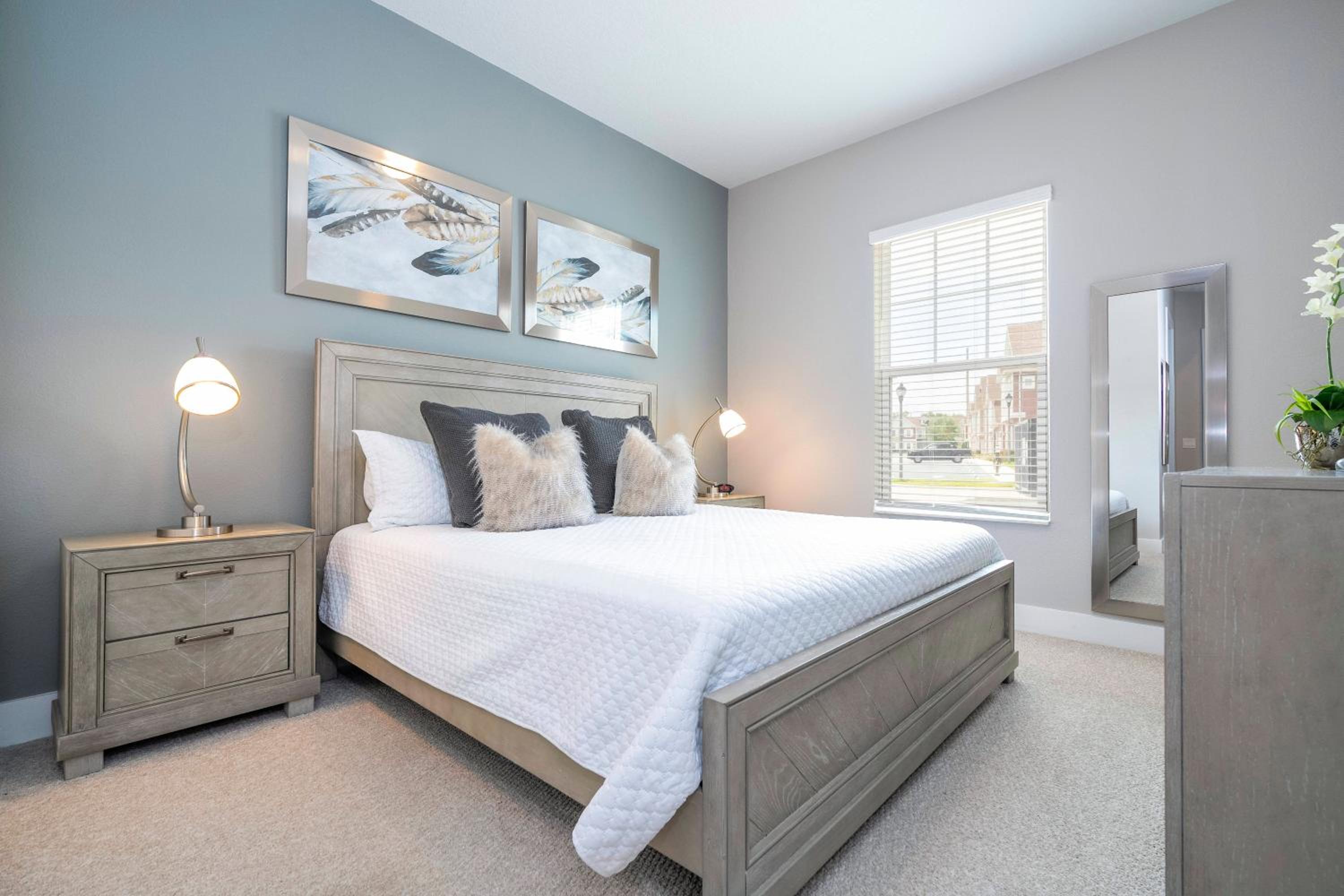 Gorgeous 4 Suites DREAM Villa 5 min to Disney