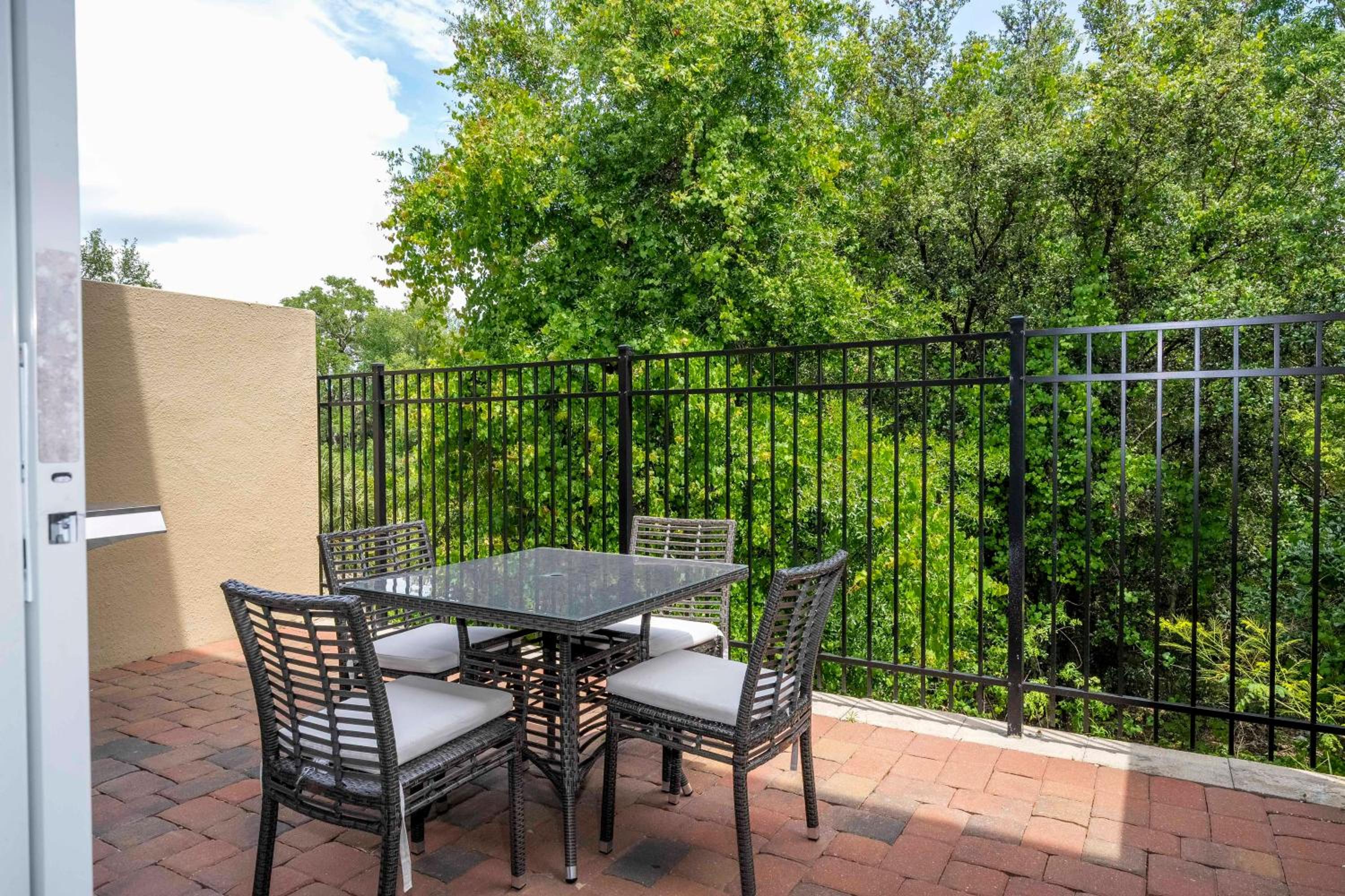 Gorgeous 4 Suites DREAM Villa 5 min to Disney