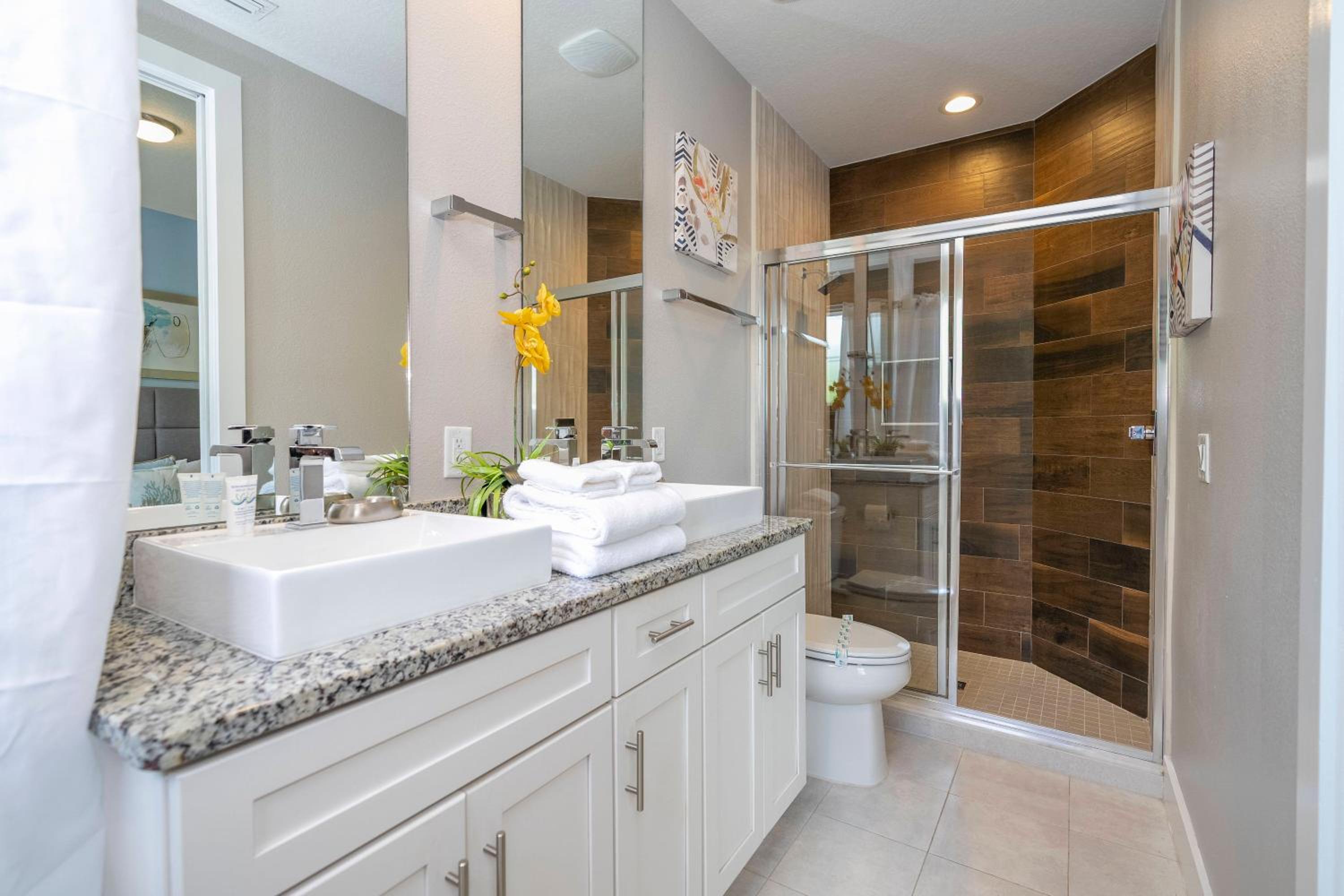 Gorgeous 4 Suites DREAM Villa 5 min to Disney
