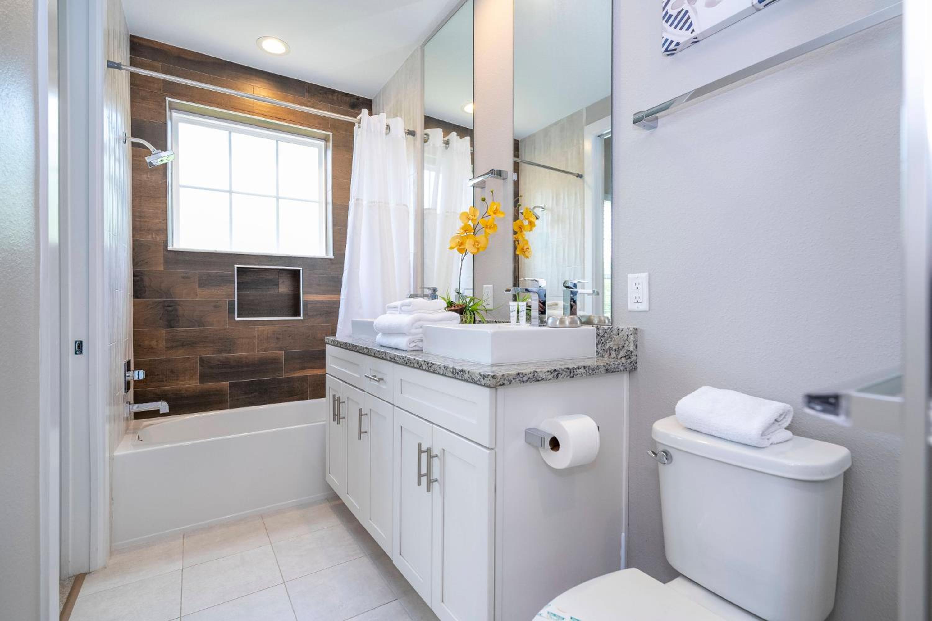 Gorgeous 4 Suites DREAM Villa 5 min to Disney