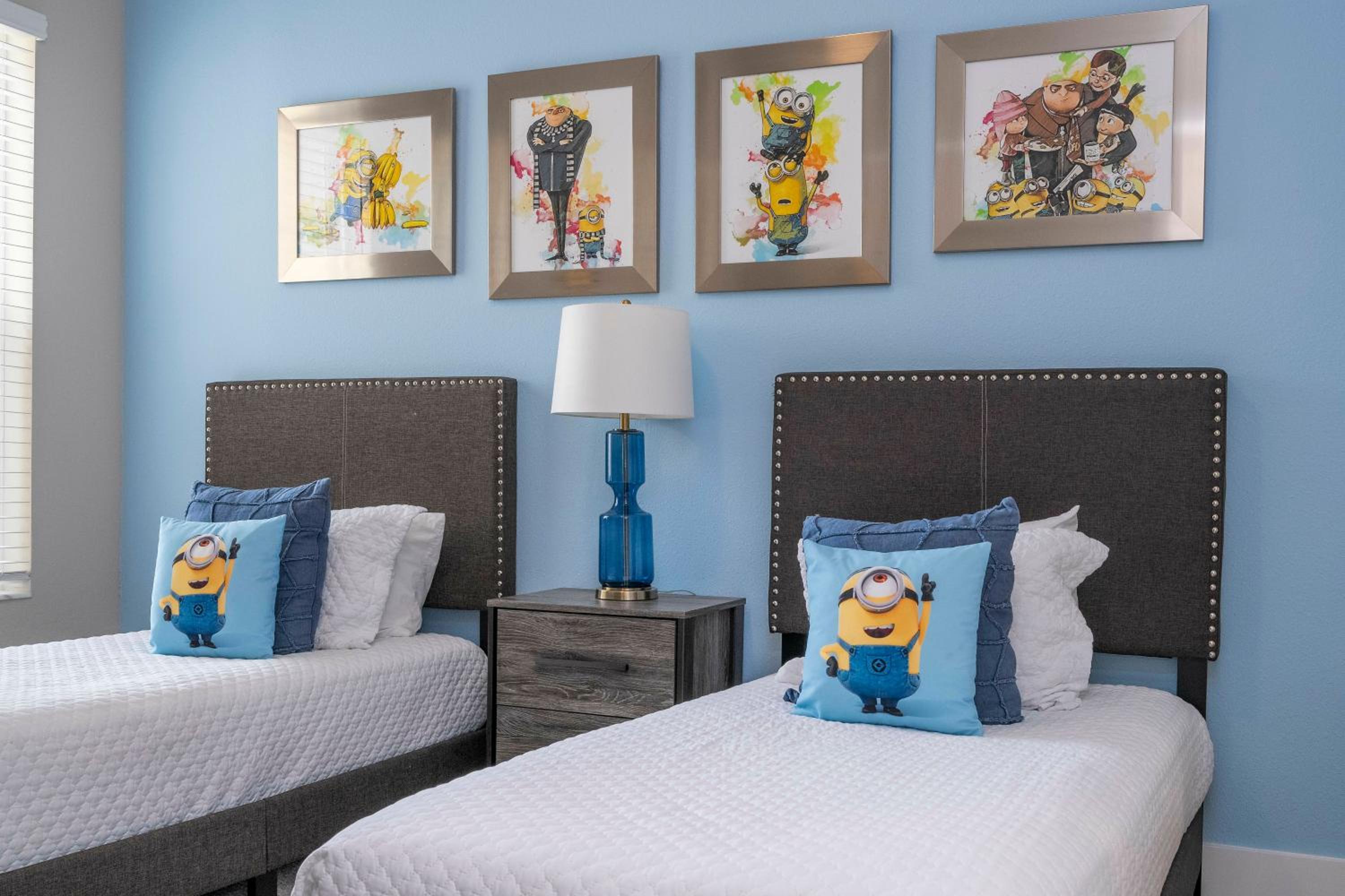 Gorgeous 4 Suites DREAM Villa 5 min to Disney