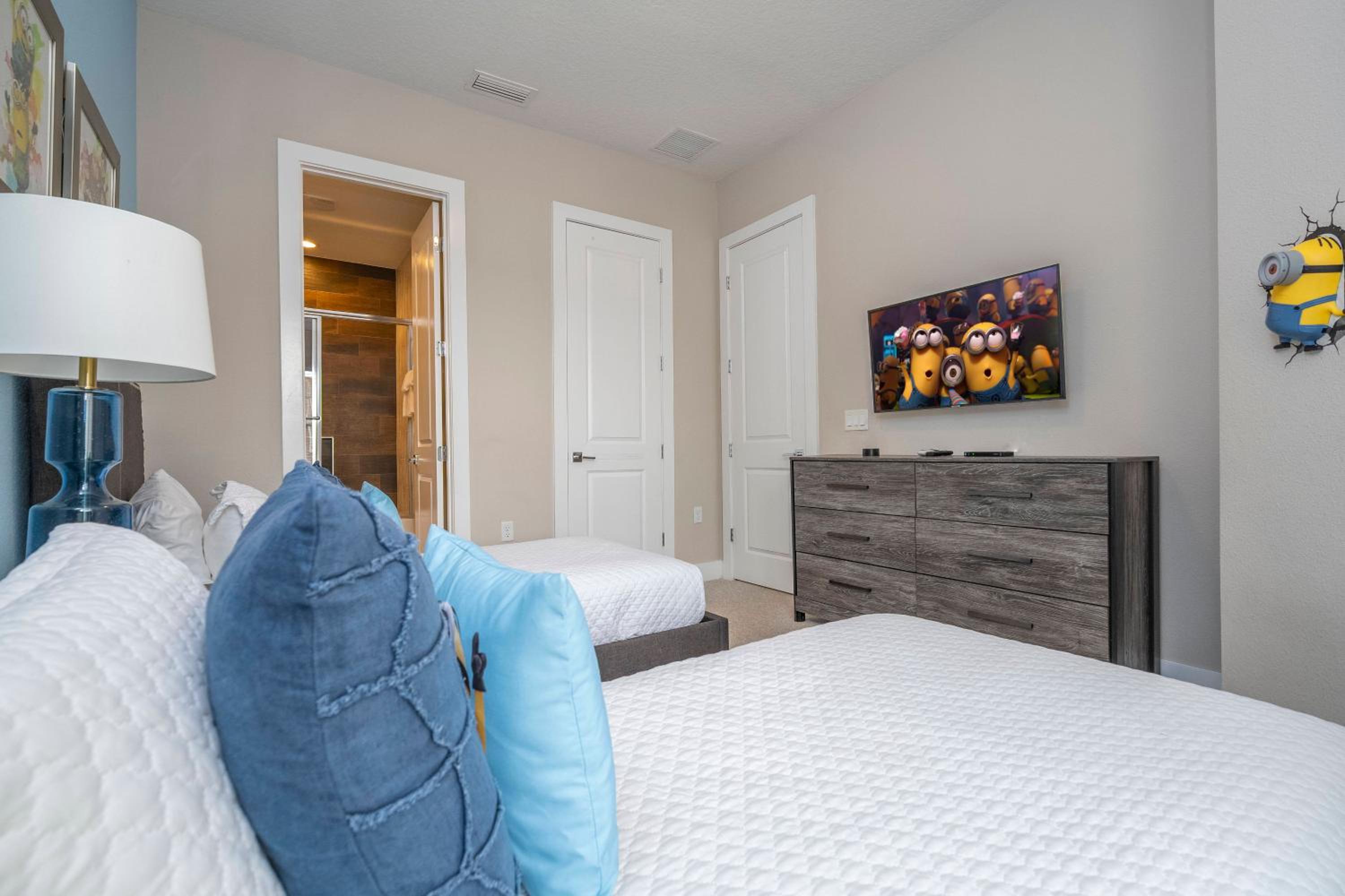 Gorgeous 4 Suites DREAM Villa 5 min to Disney