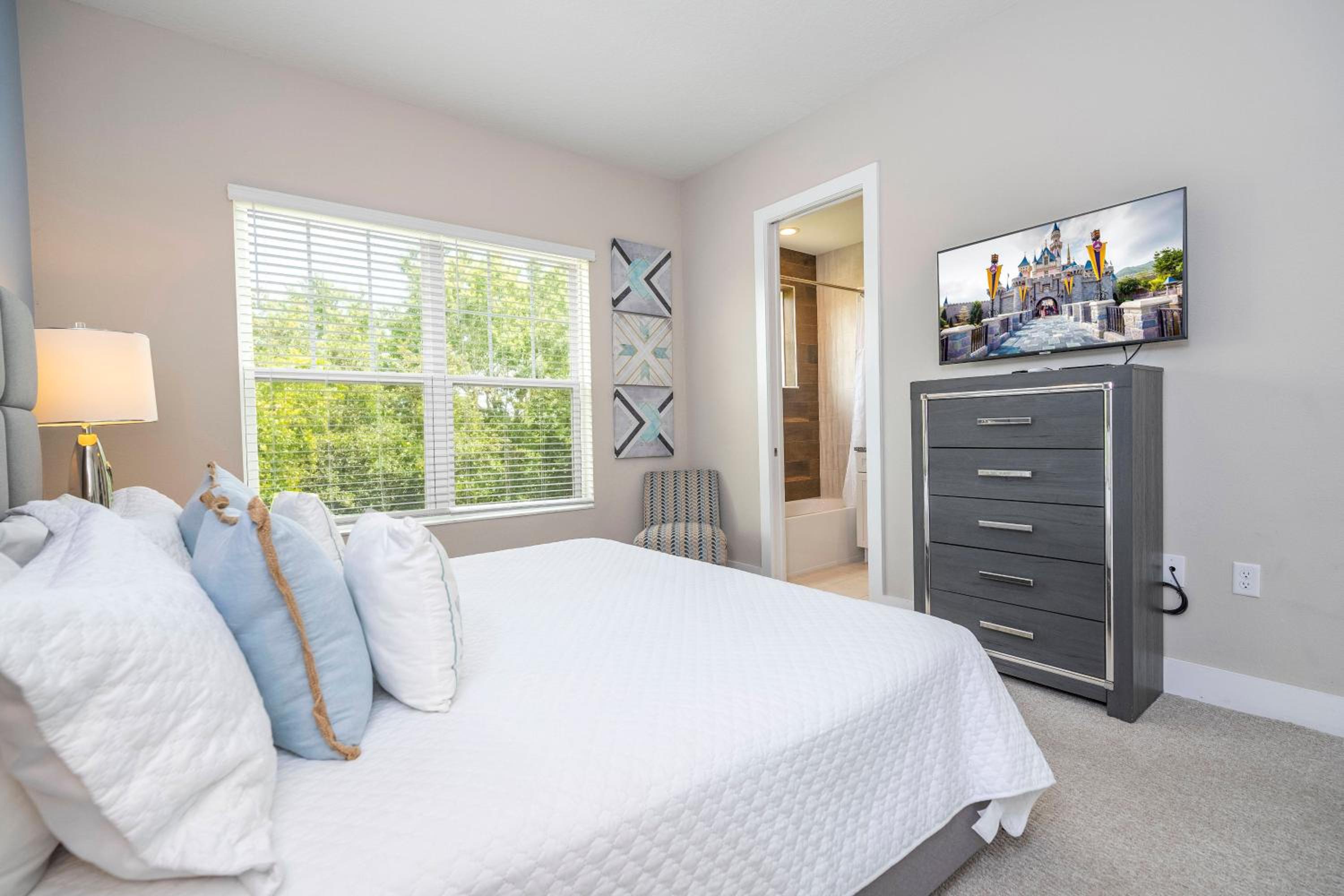 Gorgeous 4 Suites DREAM Villa 5 min to Disney
