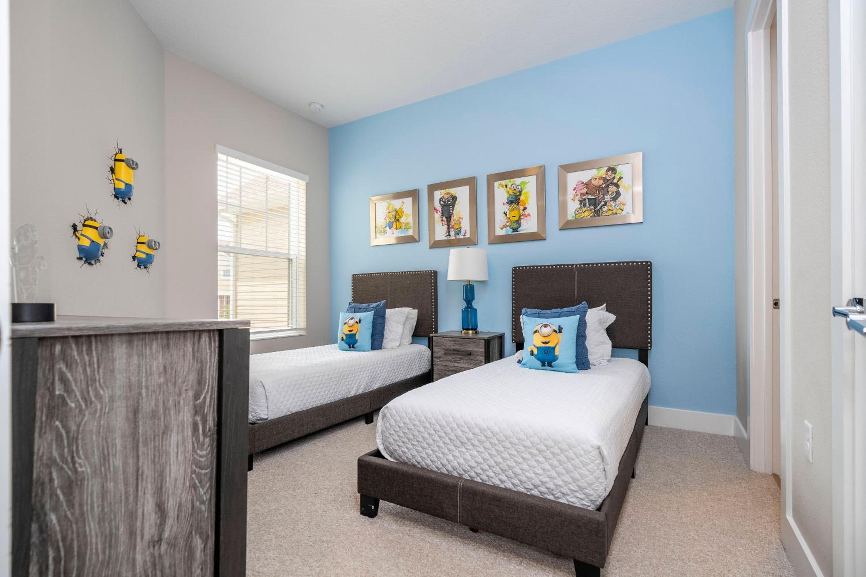 Gorgeous 4 Suites DREAM Villa 5 min to Disney