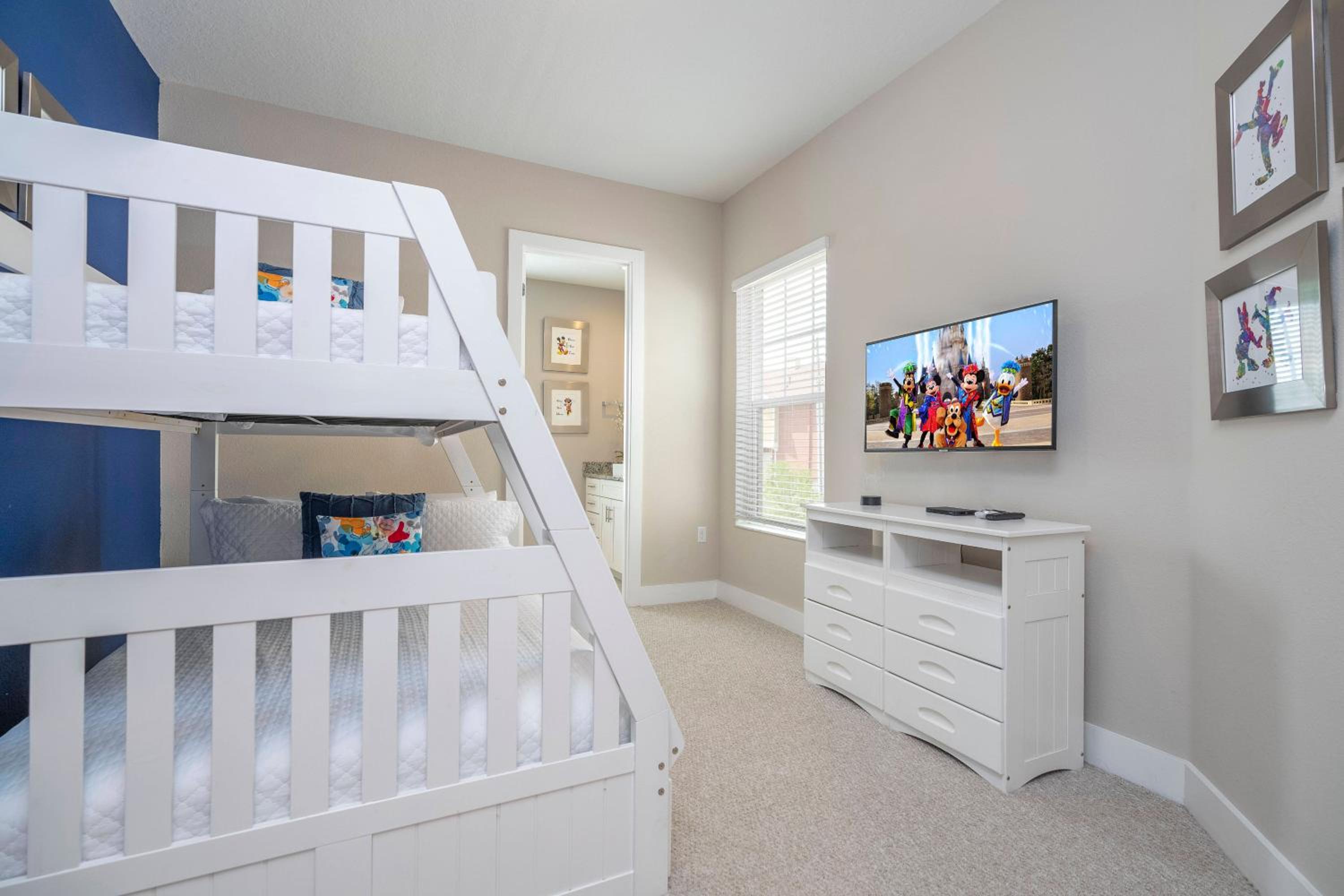 Gorgeous 4 Suites DREAM Villa 5 min to Disney