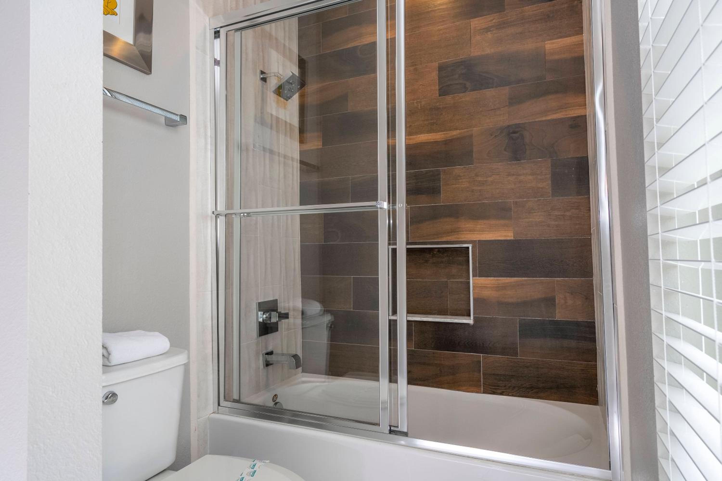 Gorgeous 4 Suites DREAM Villa 5 min to Disney