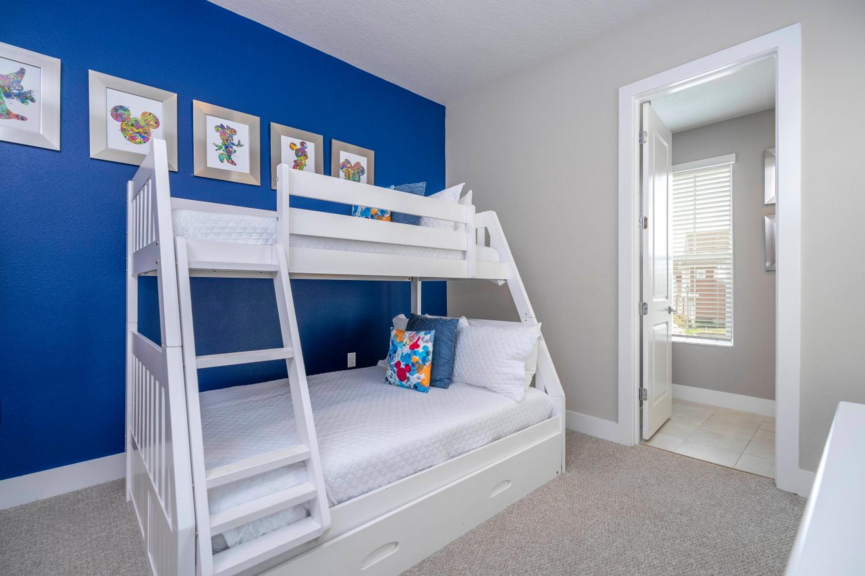 Gorgeous 4 Suites DREAM Villa 5 min to Disney
