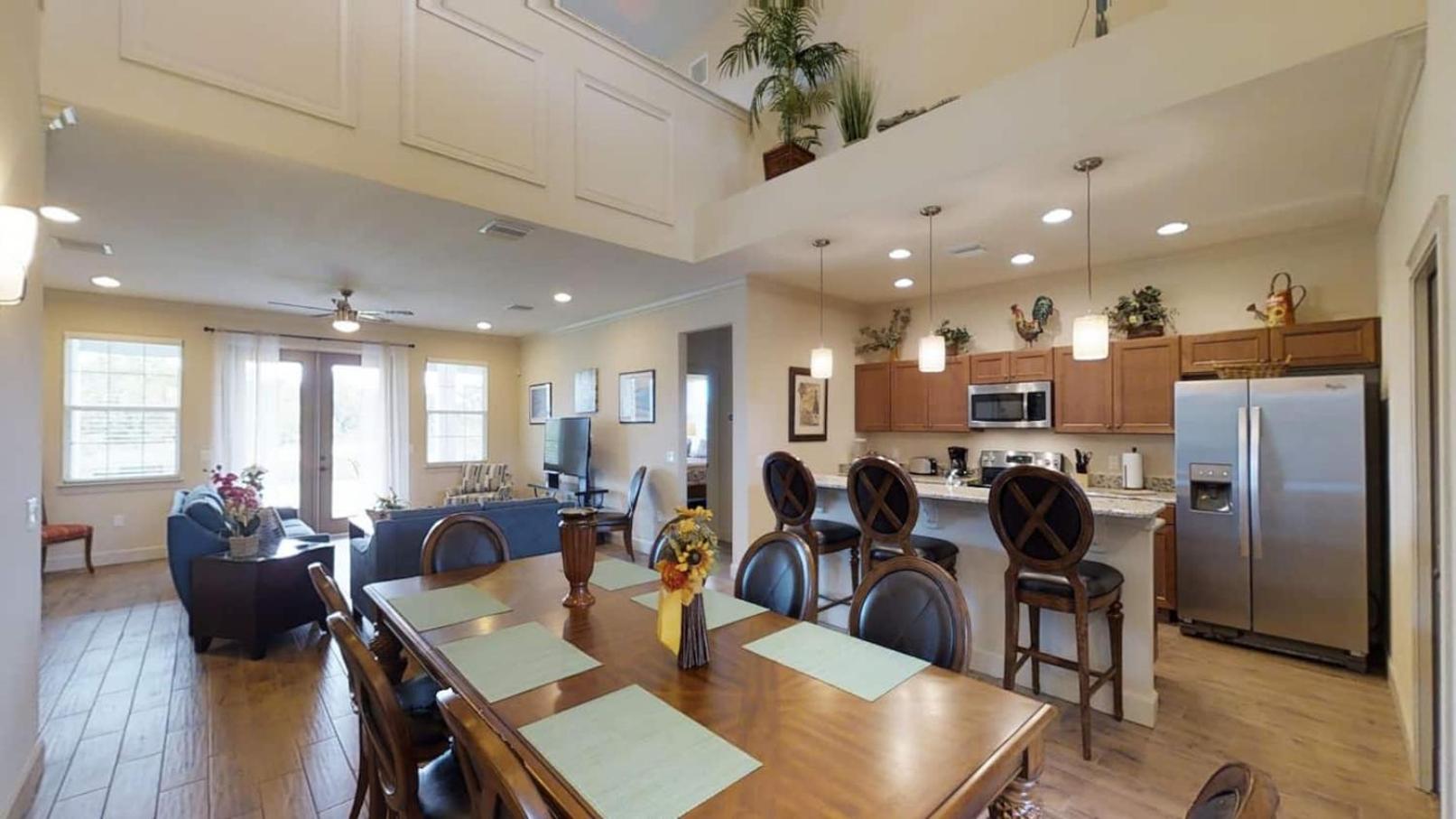 6 Bed, 4 Bath perfect for group or large family view 3