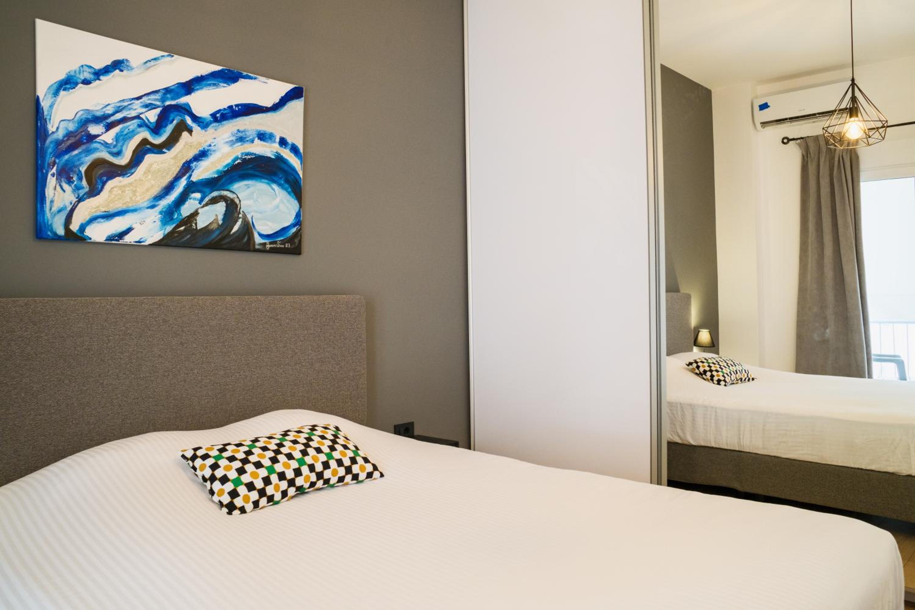 2 br cozy stylish apartment photo 3