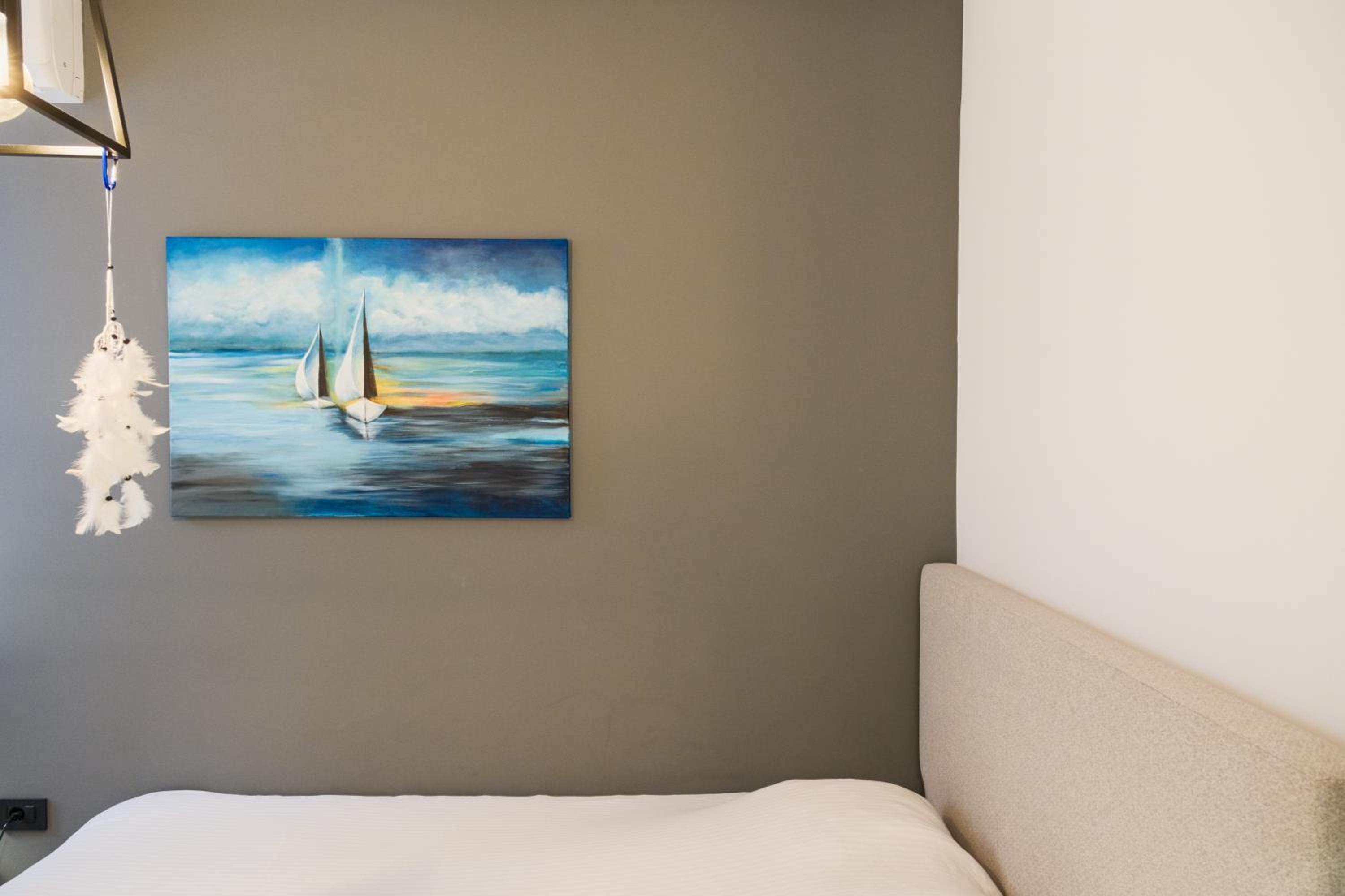 2 br cozy stylish apartment photo 5