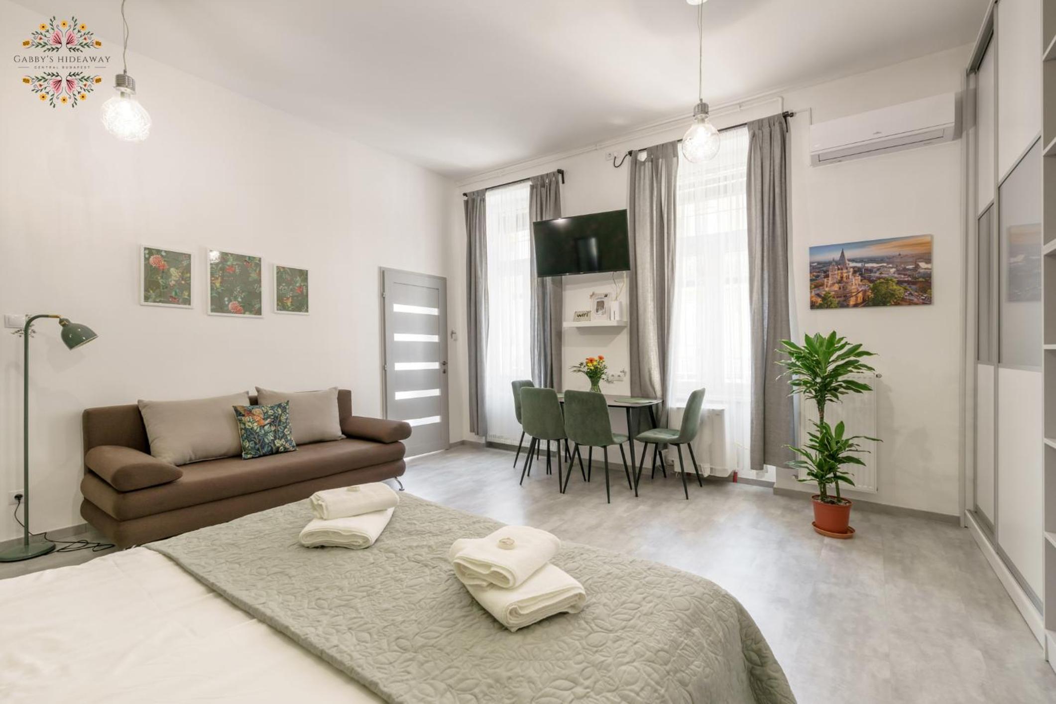 Gabby's Hideaway Central Budapest view 3
