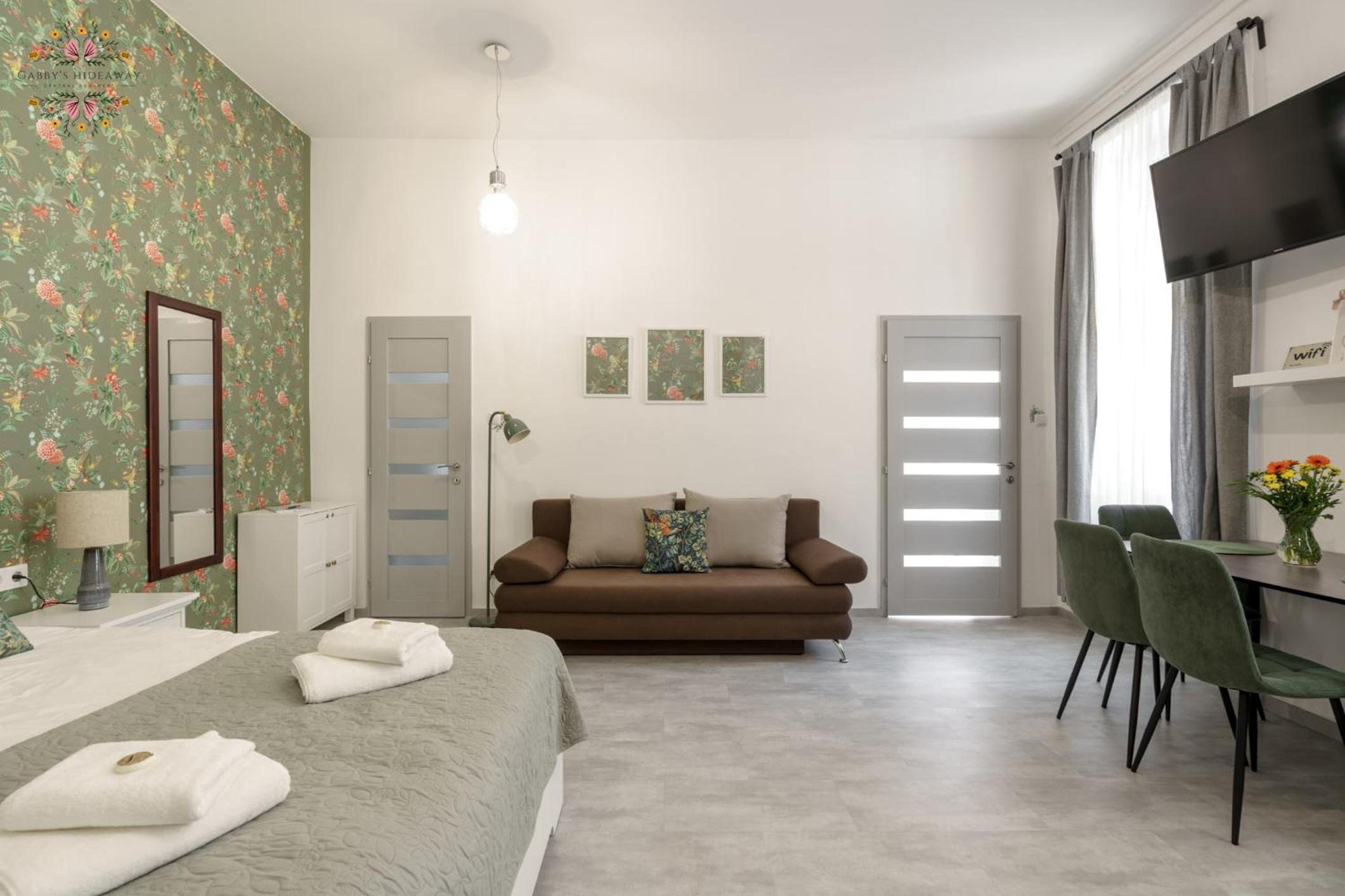 Gabby's Hideaway Central Budapest view 4