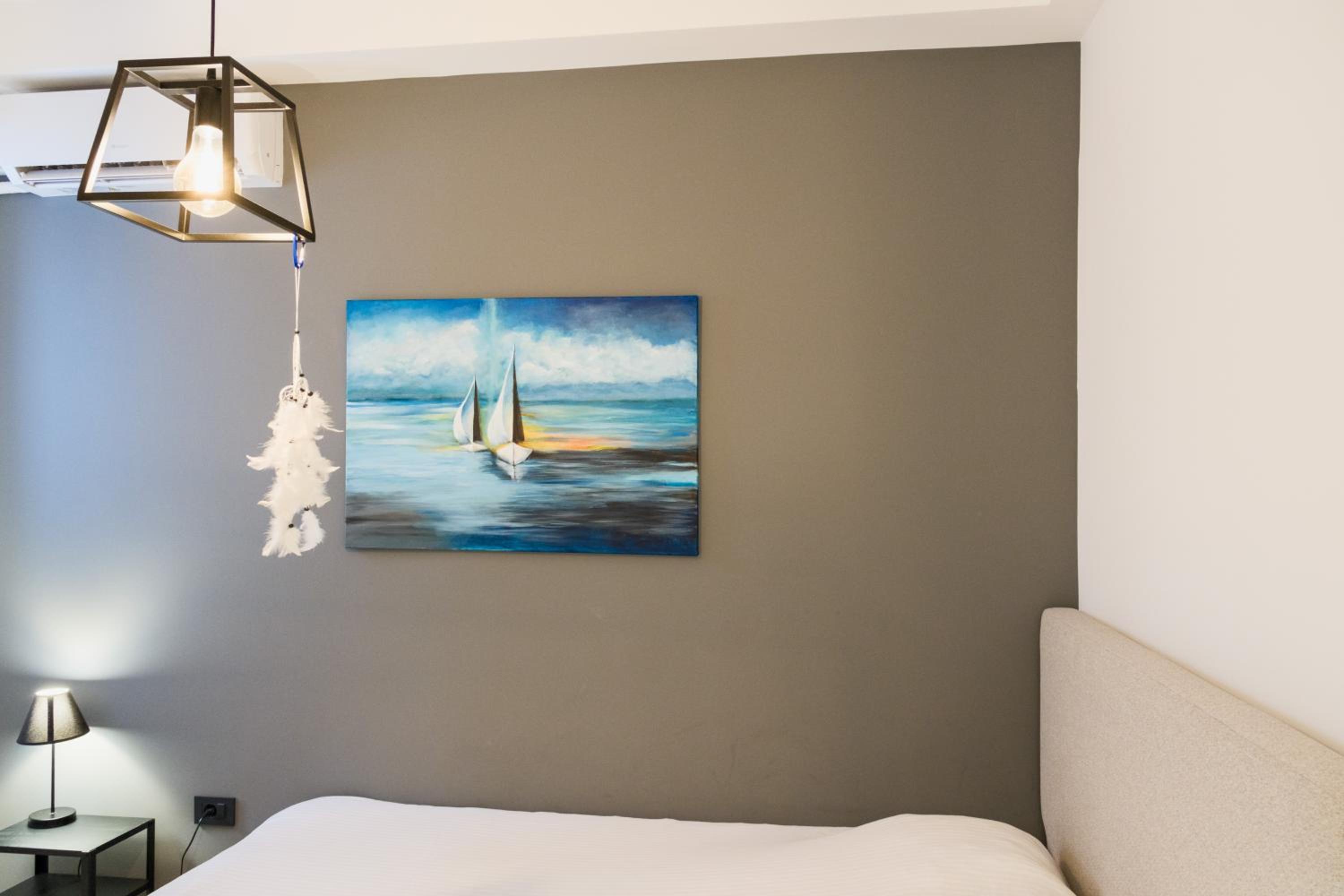 2 br cozy stylish apartment photo 4