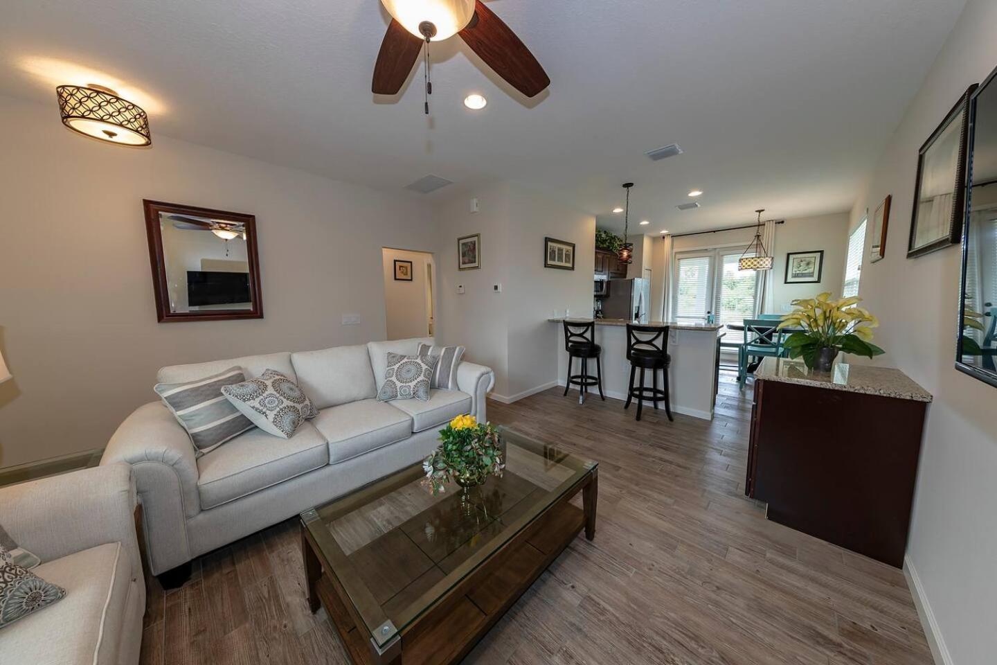 Beautiful Two-bed, 1 Bath Cottage Near Oviedo Lake view 2