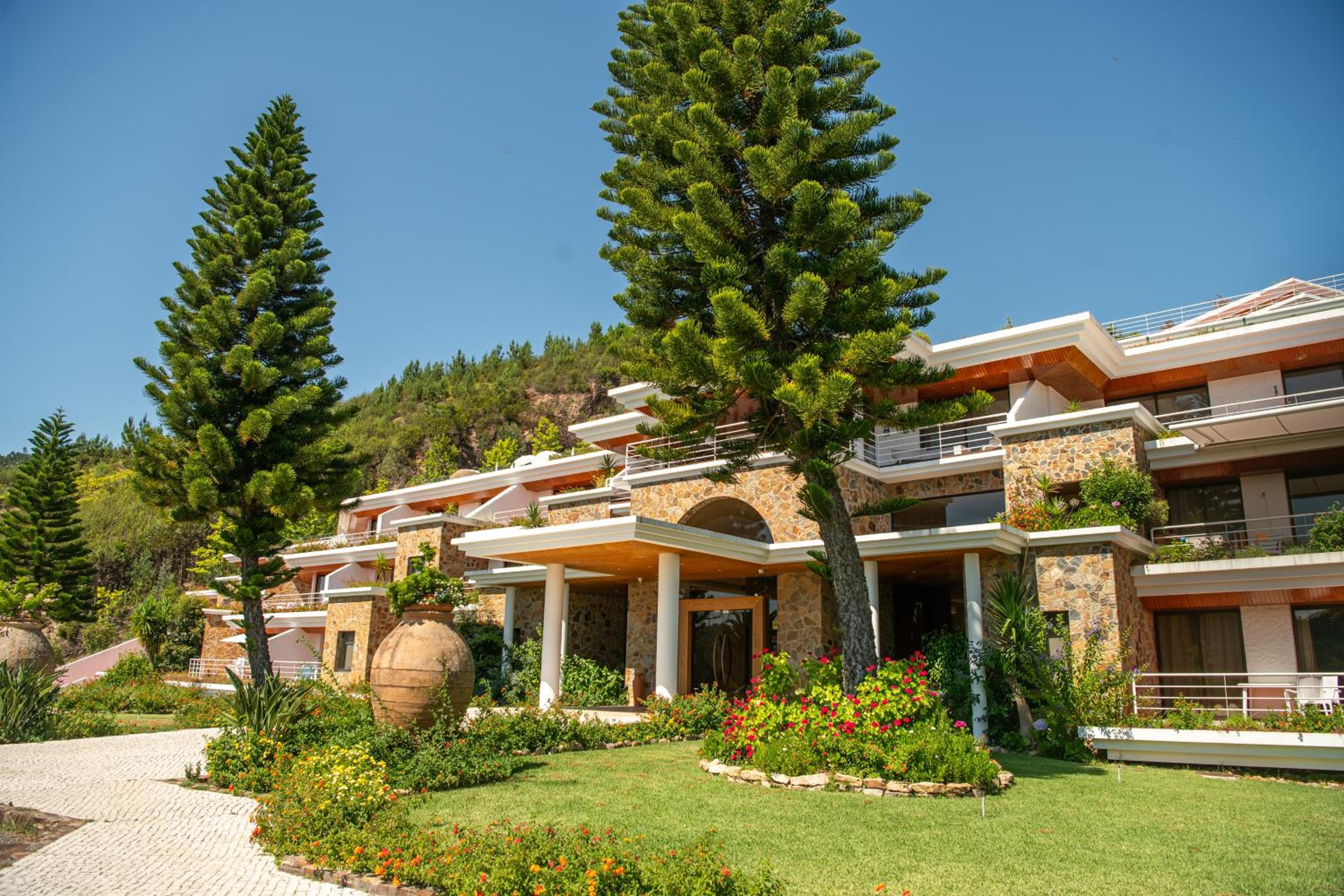 Hotel Apartamentos do Lago - Image 1