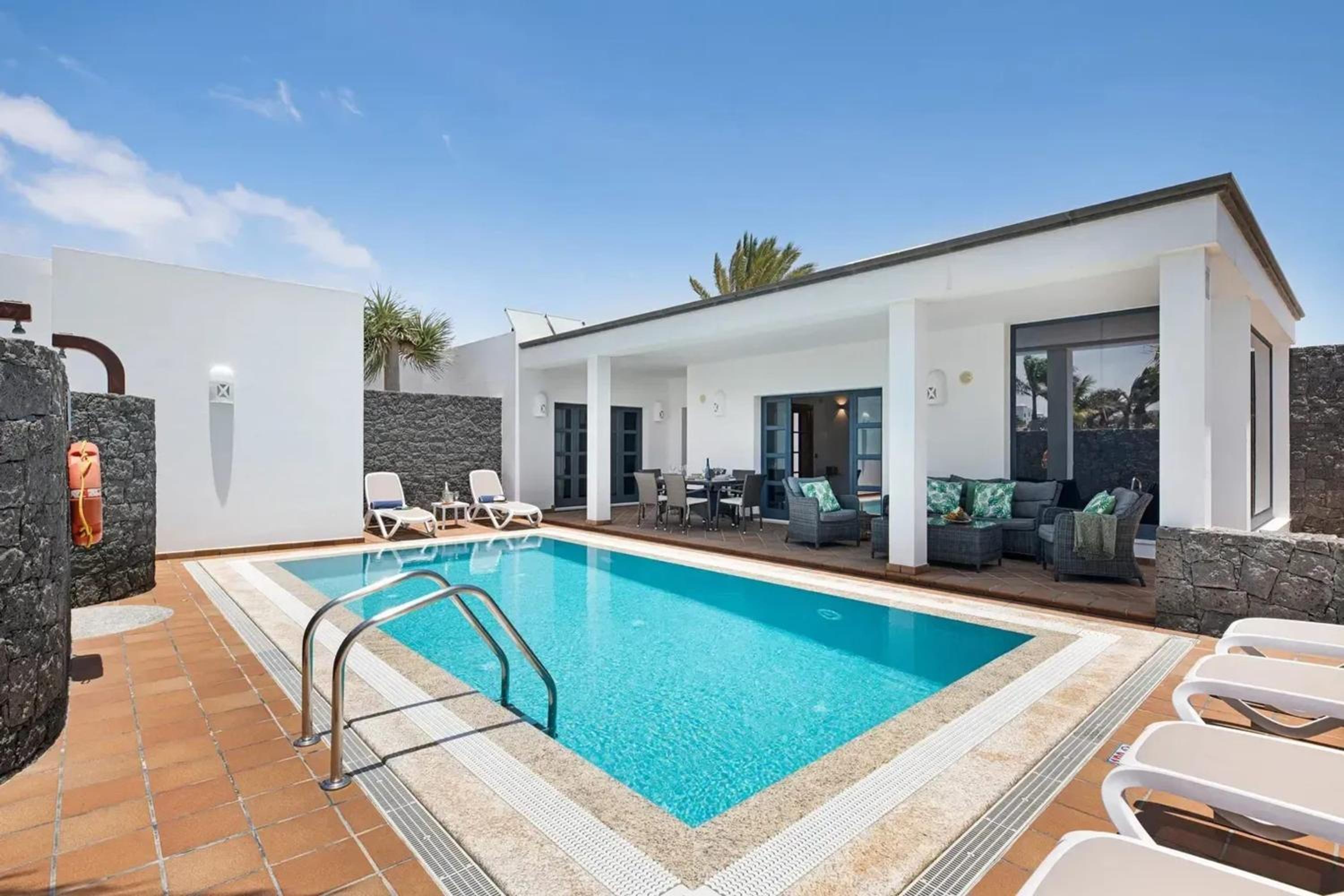 Elegant Villa near Playa Blanca, private pool, garden.