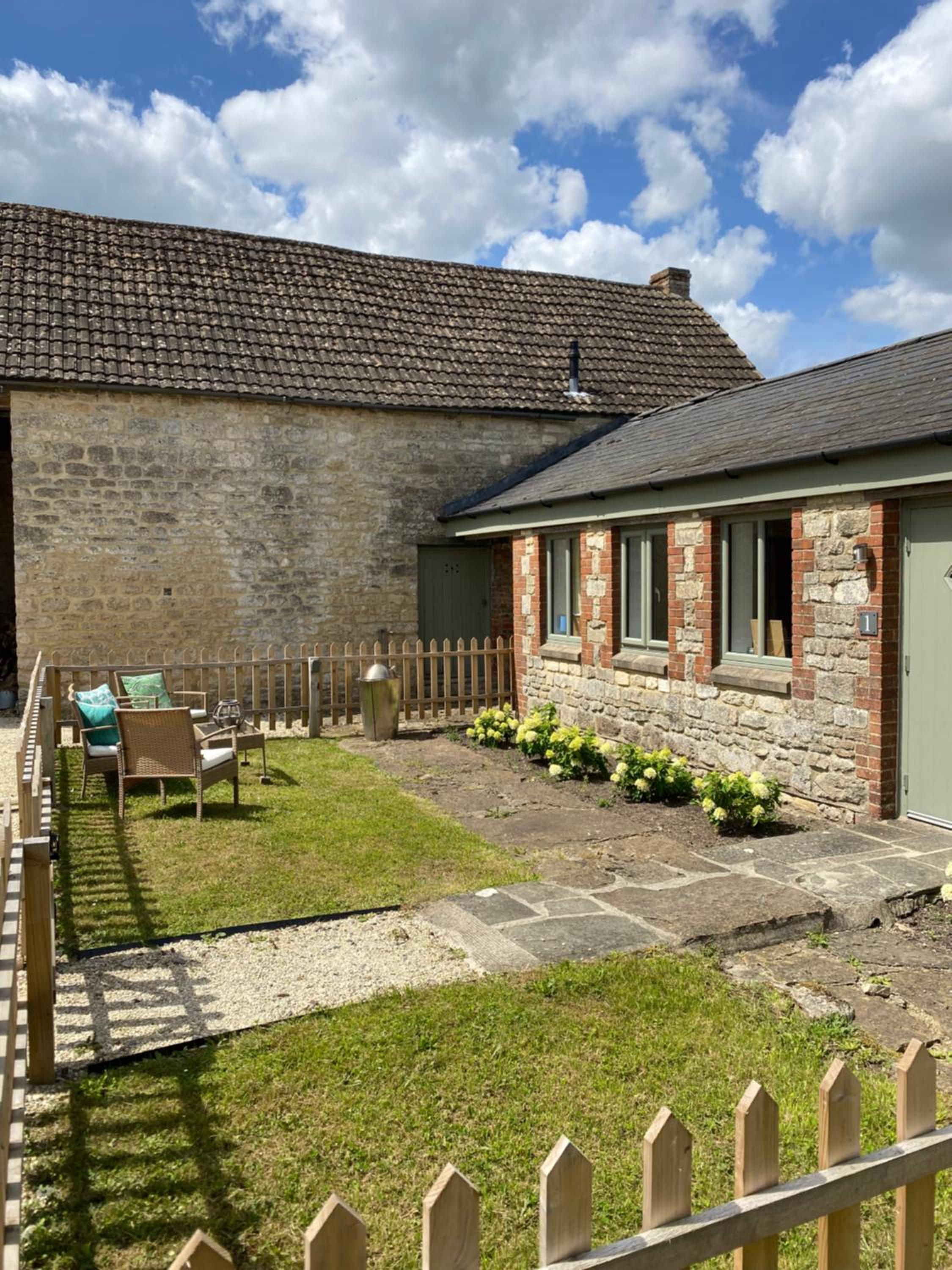 Pretty cottage near Cirencester