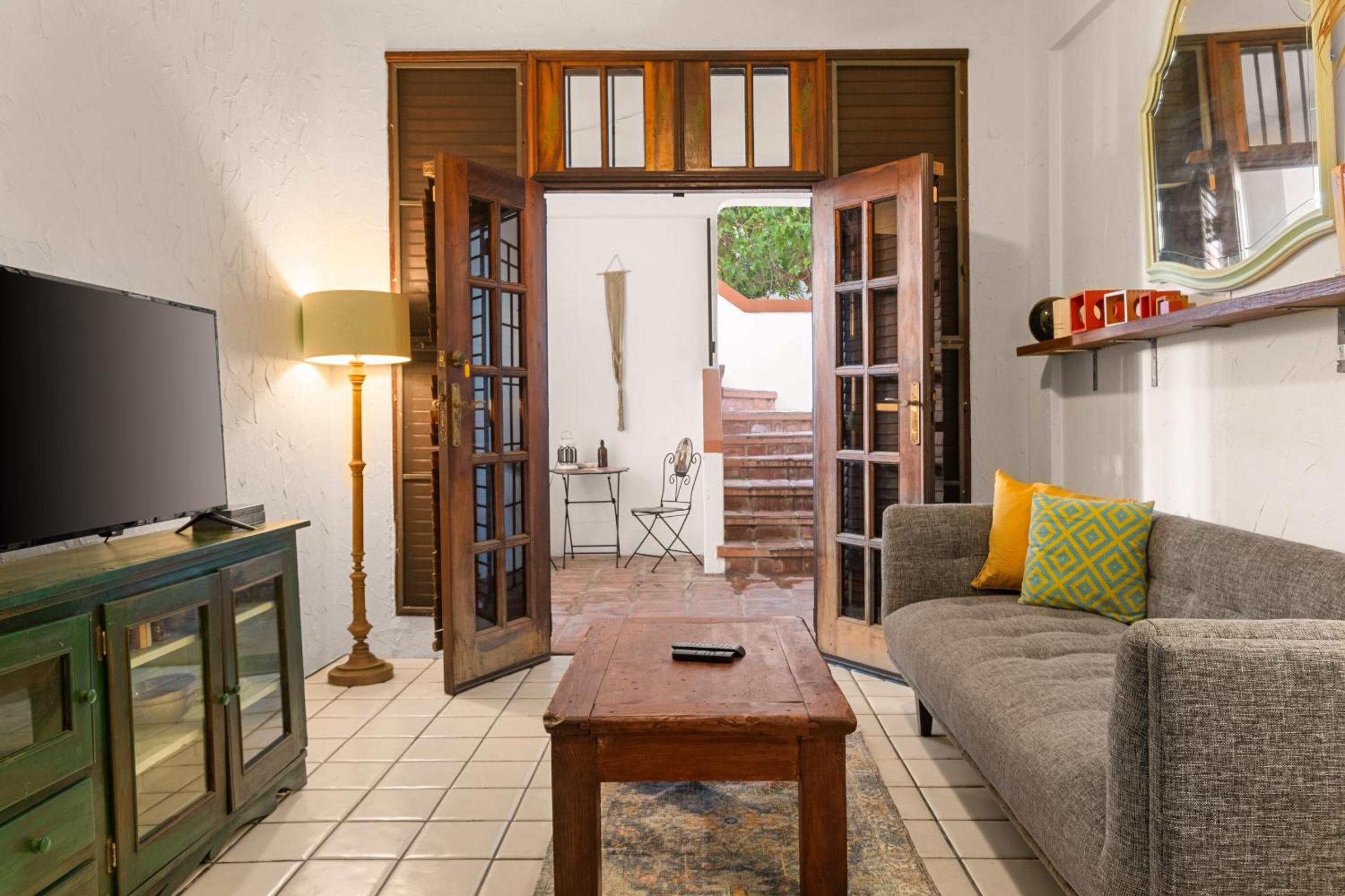 Beach Pad w Patio, walk to everything! GEN AC - 20 Down