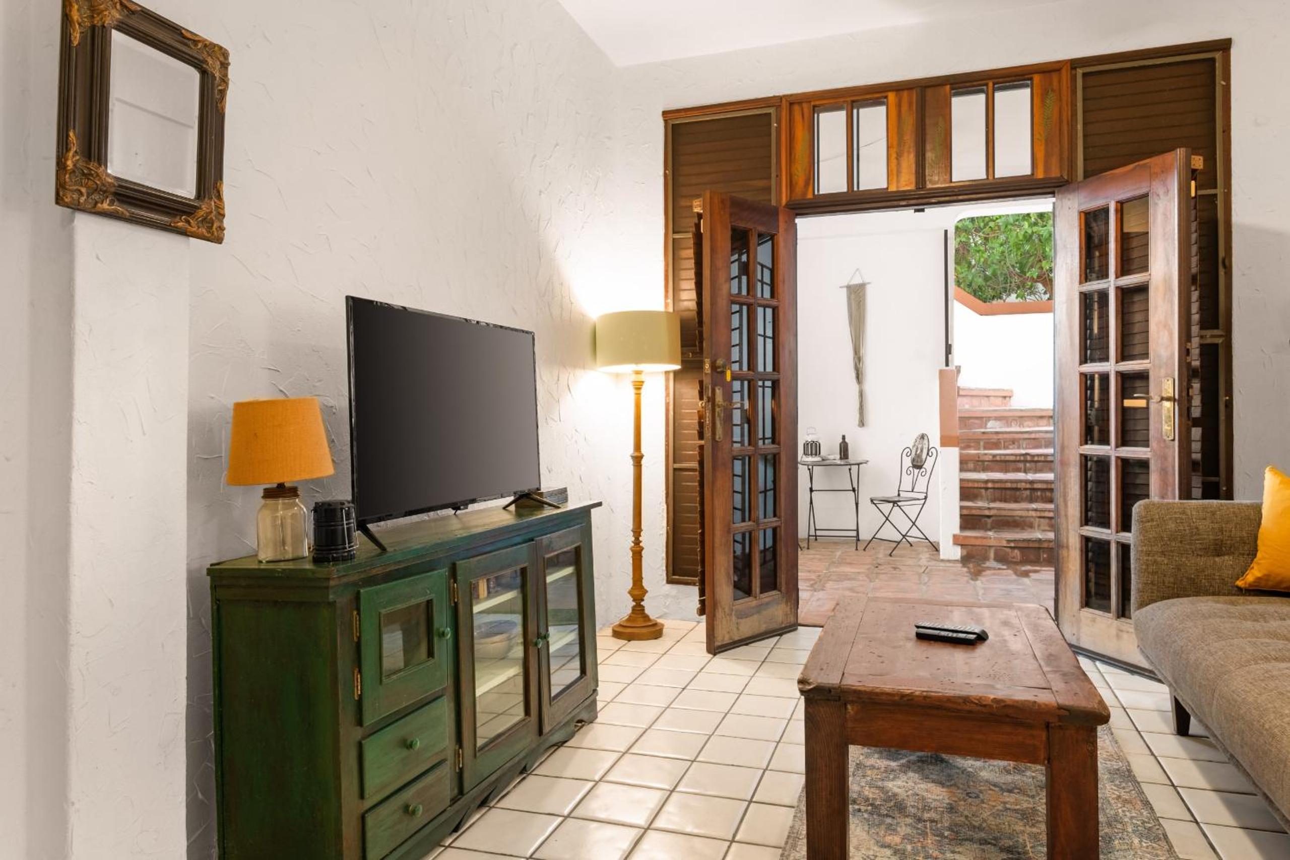 Beach Pad w Patio, walk to everything! GEN AC - 20 Down