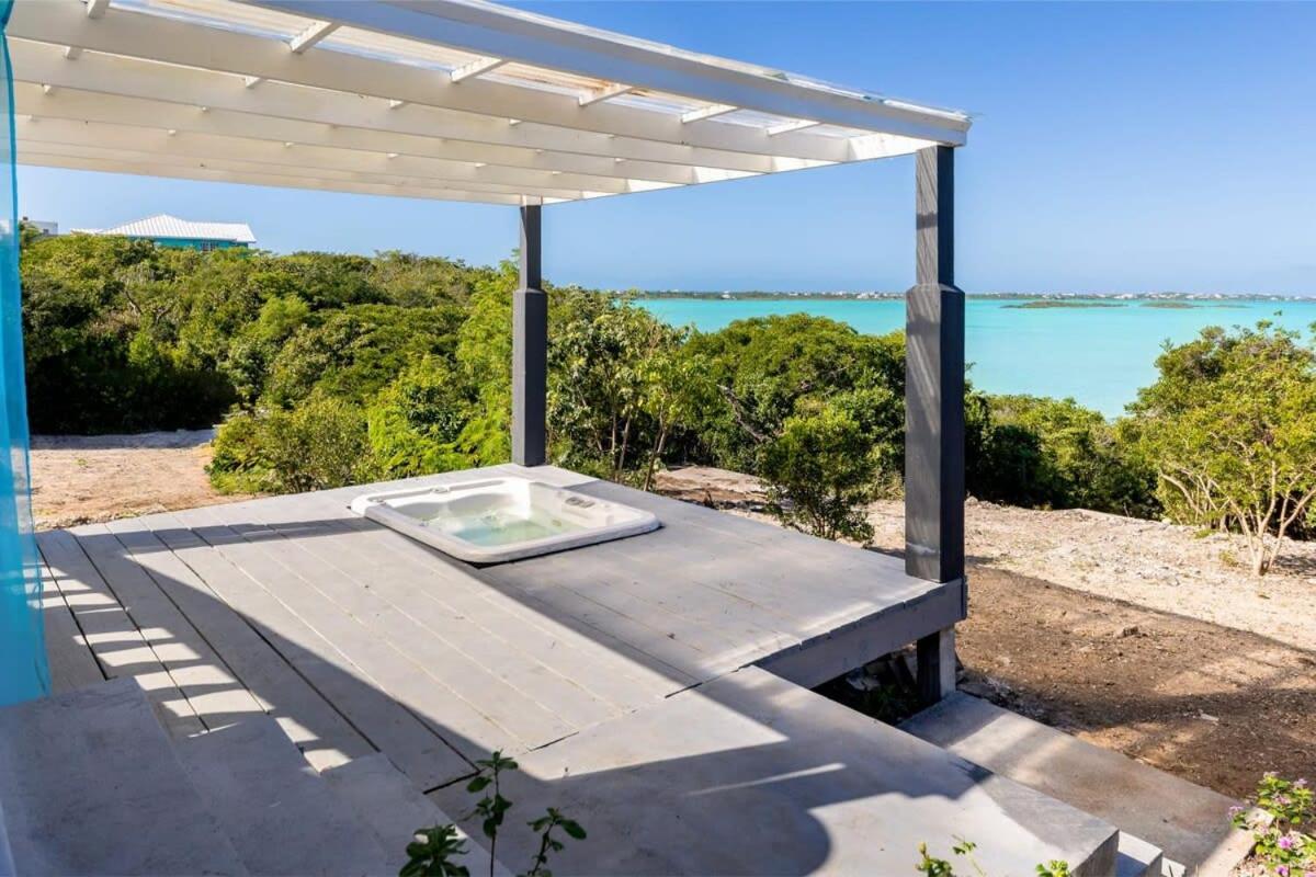 Secluded Escape, Ocean Views, Plunge Pool and Hot Tub, Overlooking Scenic Turquoise Waters