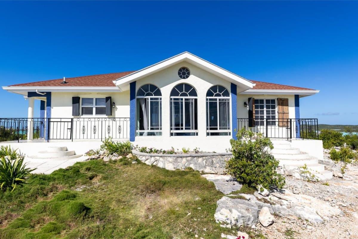 Hotel NEW Waterside Home Whirlpool Spa Tub Smart TV - Image 1