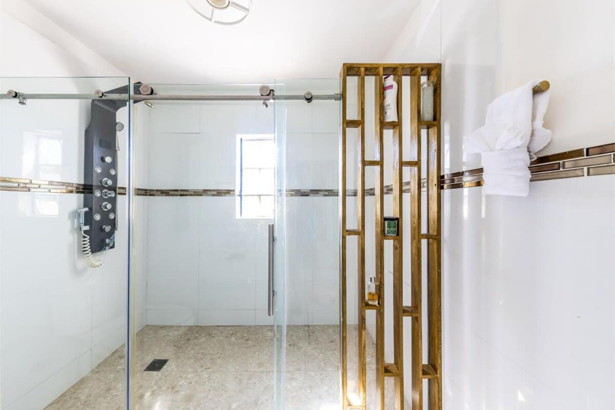 Secluded Escape, Ocean Views, Plunge Pool and Hot Tub, Overlooking Scenic Turquoise Waters